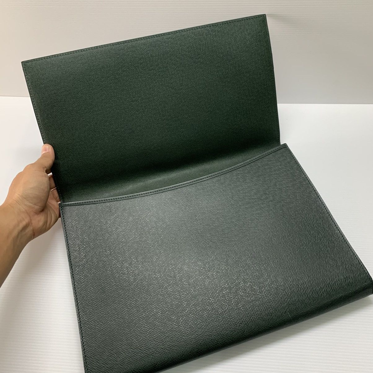 Louis Vuitton Louis Vuitton Taiga Document Clutch Bag Size ONE SIZE - 7 Thumbnail