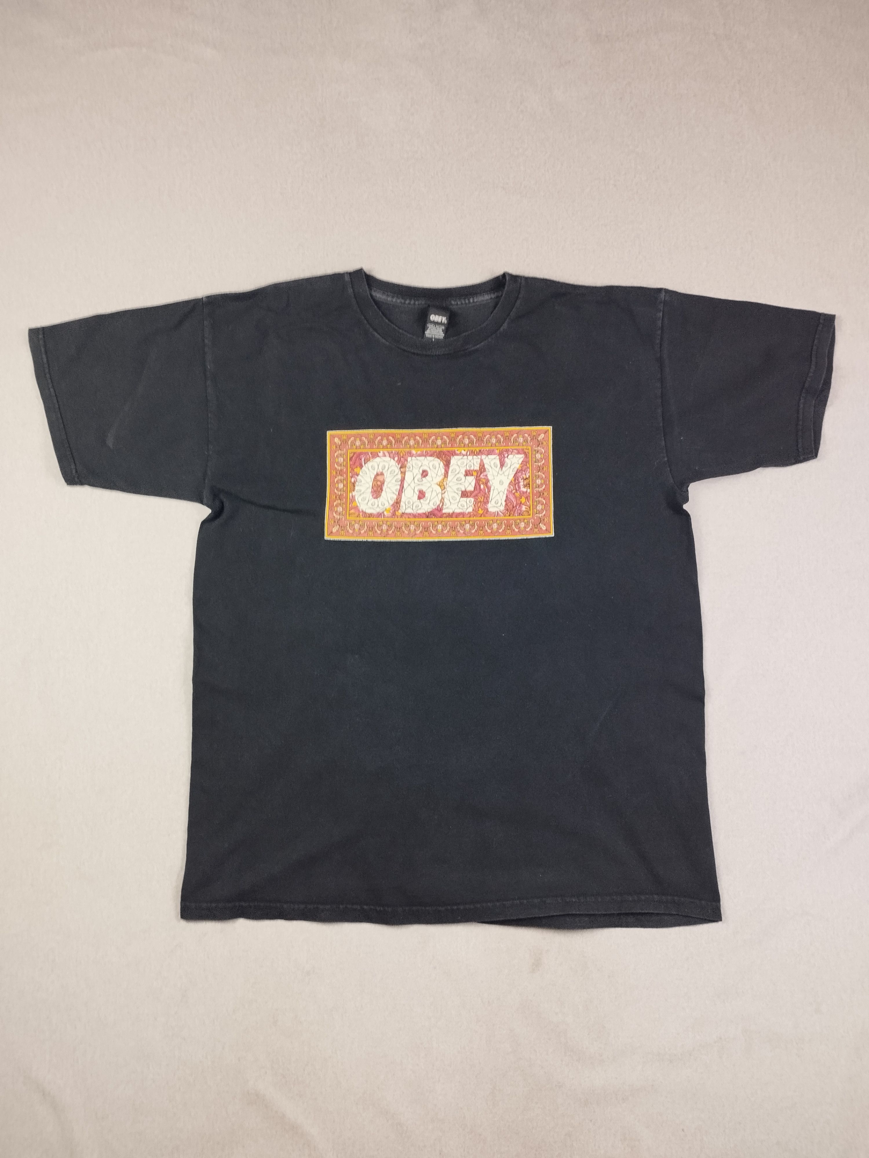 Obey × Vintage washed vintage streetwear OBEY center logo T-shirt Size US L / EU 52-54 / 3 - 1 Thumbnail