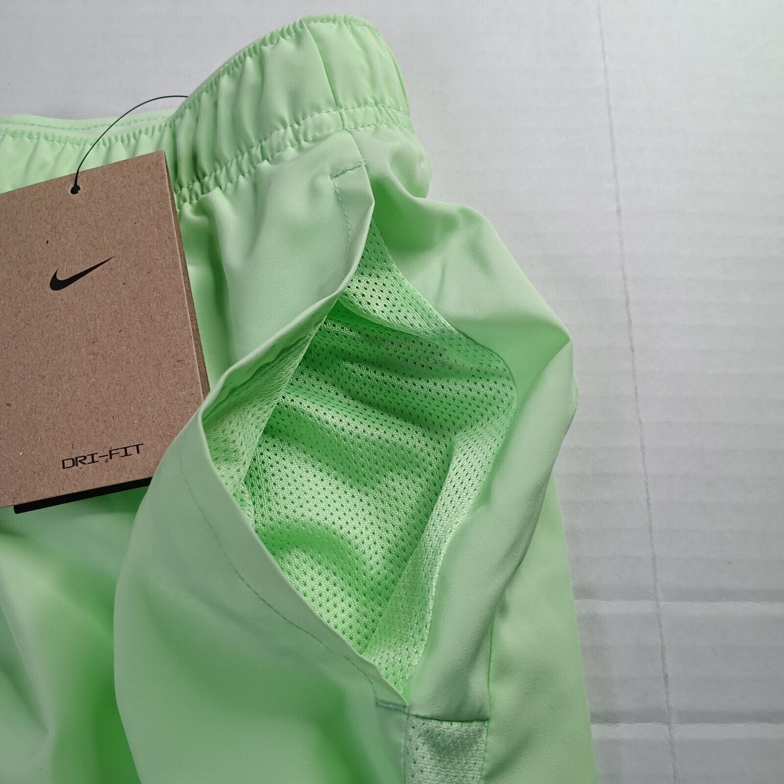 Nike Nike Challenger Running Shorts DRI-FIT Men's 2XL Vapor Green Size US 40 / EU 56 - 2 Thumbnail