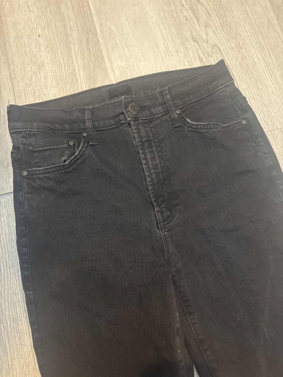 MOTHER MOTHER Insider Crop Step Fray Jean Black “Not Guilty”Size 28 Size 28" / US 6 / IT 42 - 2 Thumbnail