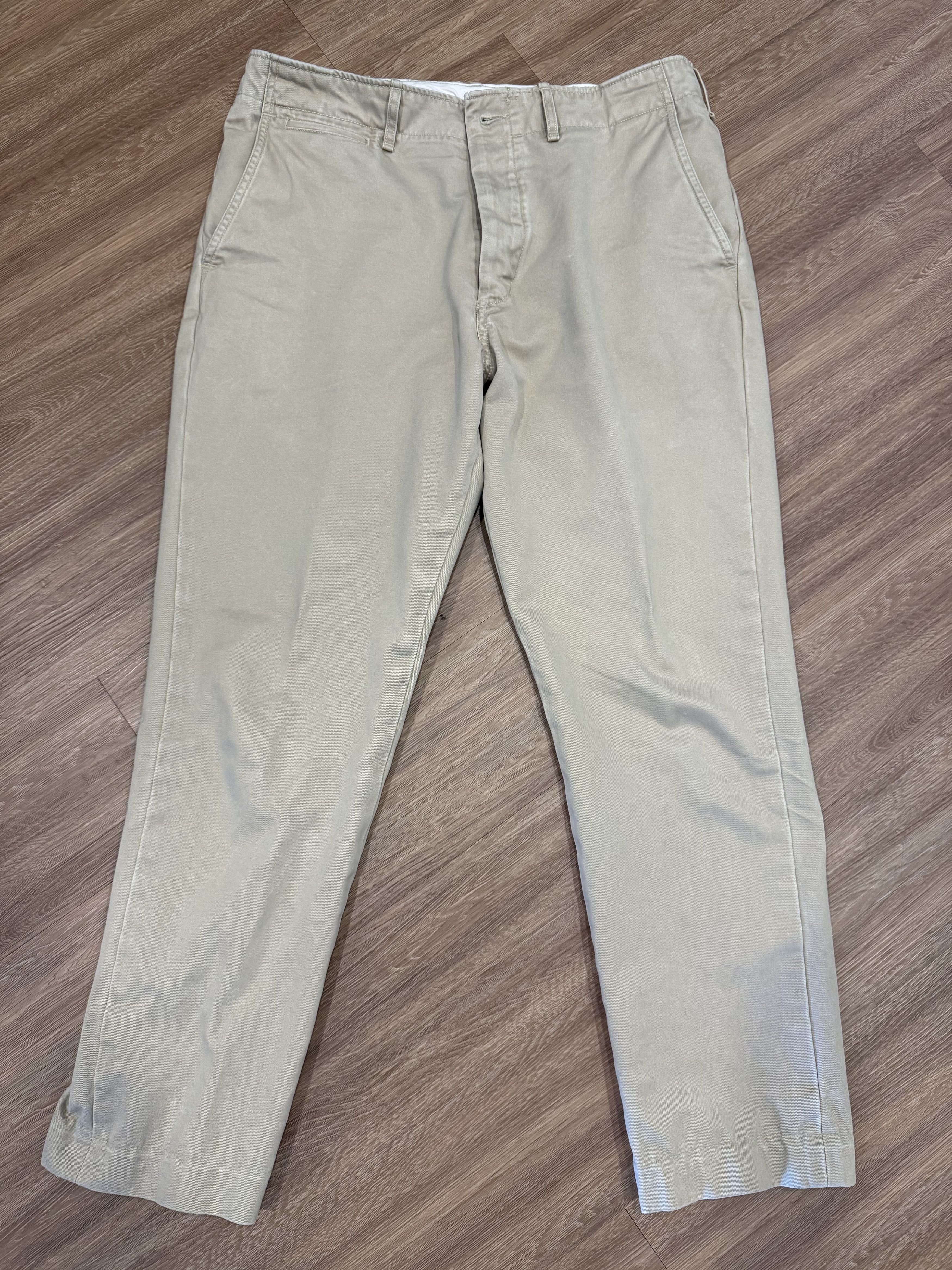 Officer Pant Maverick Cut Chinos in Beige, Men's (Size 33)