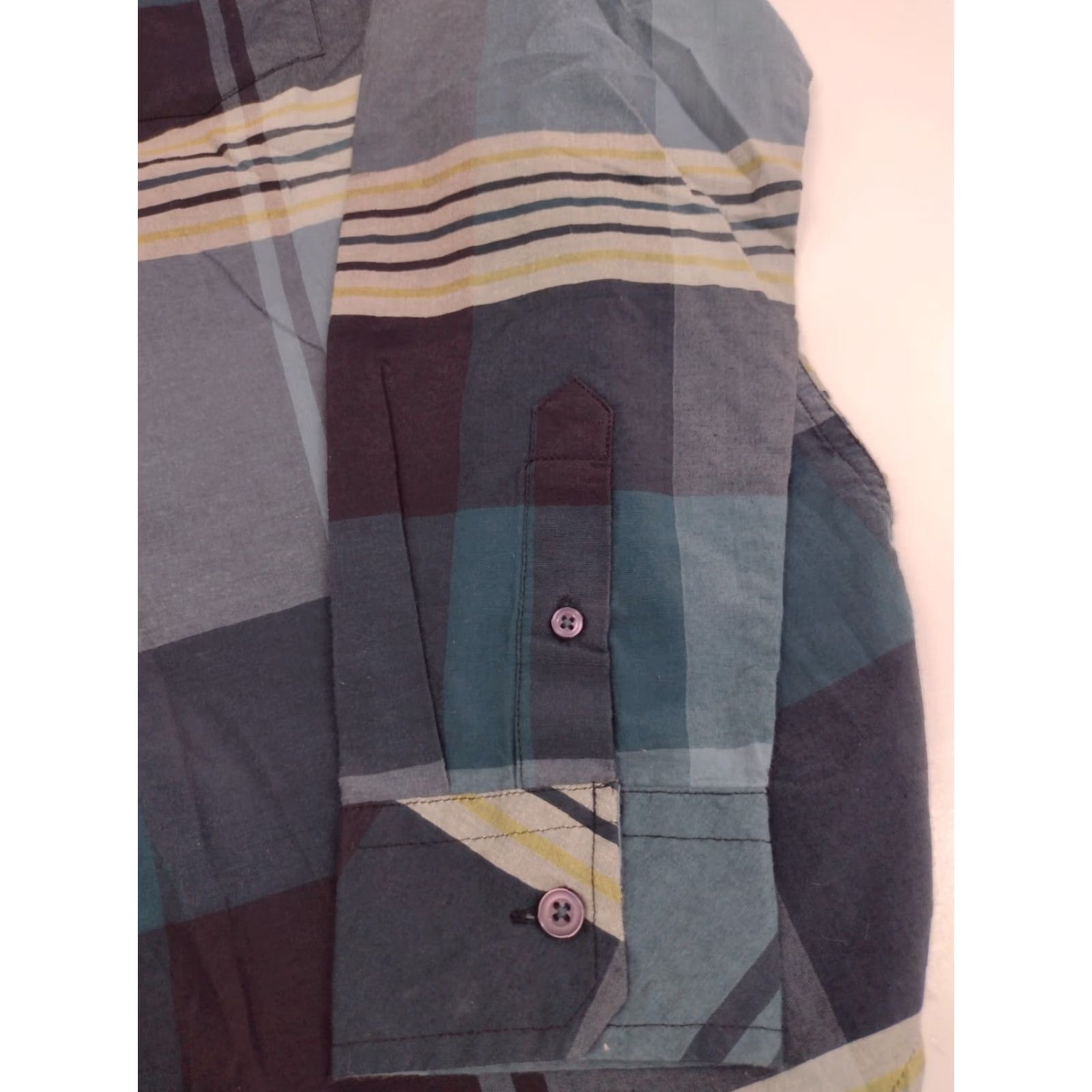 Hurley Hurley Men’s Long Sleeve Button Down Shirt Size Small Cotton/Poly #2378 Plaid Blue Multicolor Button-Down Collar Beach Pocket Regular Mens Size US S / EU 44-46 / 1 - 6 Thumbnail