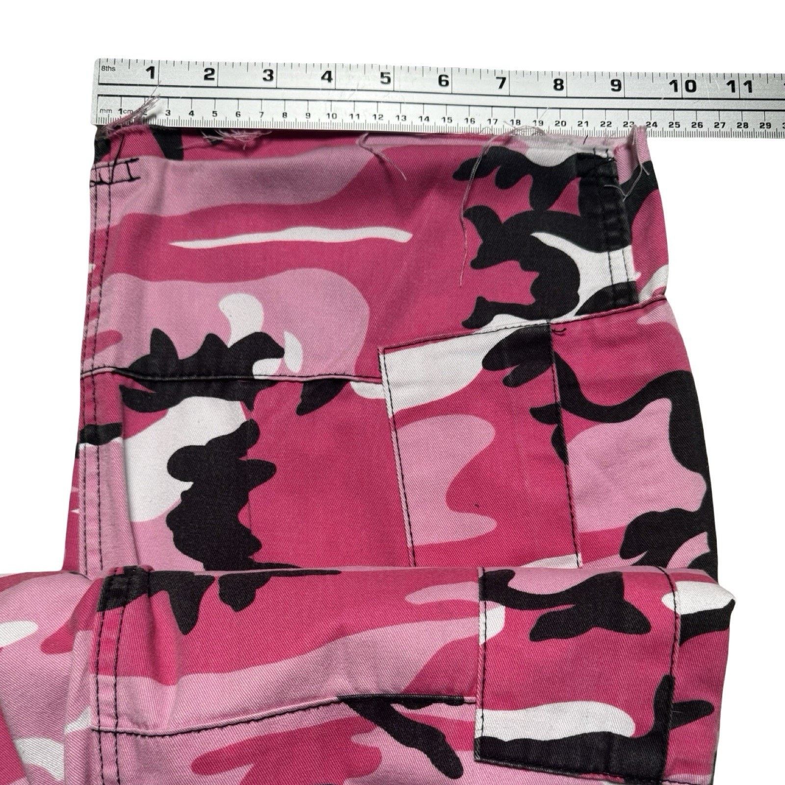 Vintage Vintage Y2K Pink Baggy Military Camo Shorts Grunge Skater 26 Size 26" / US 2 / IT 38 - 5 Thumbnail