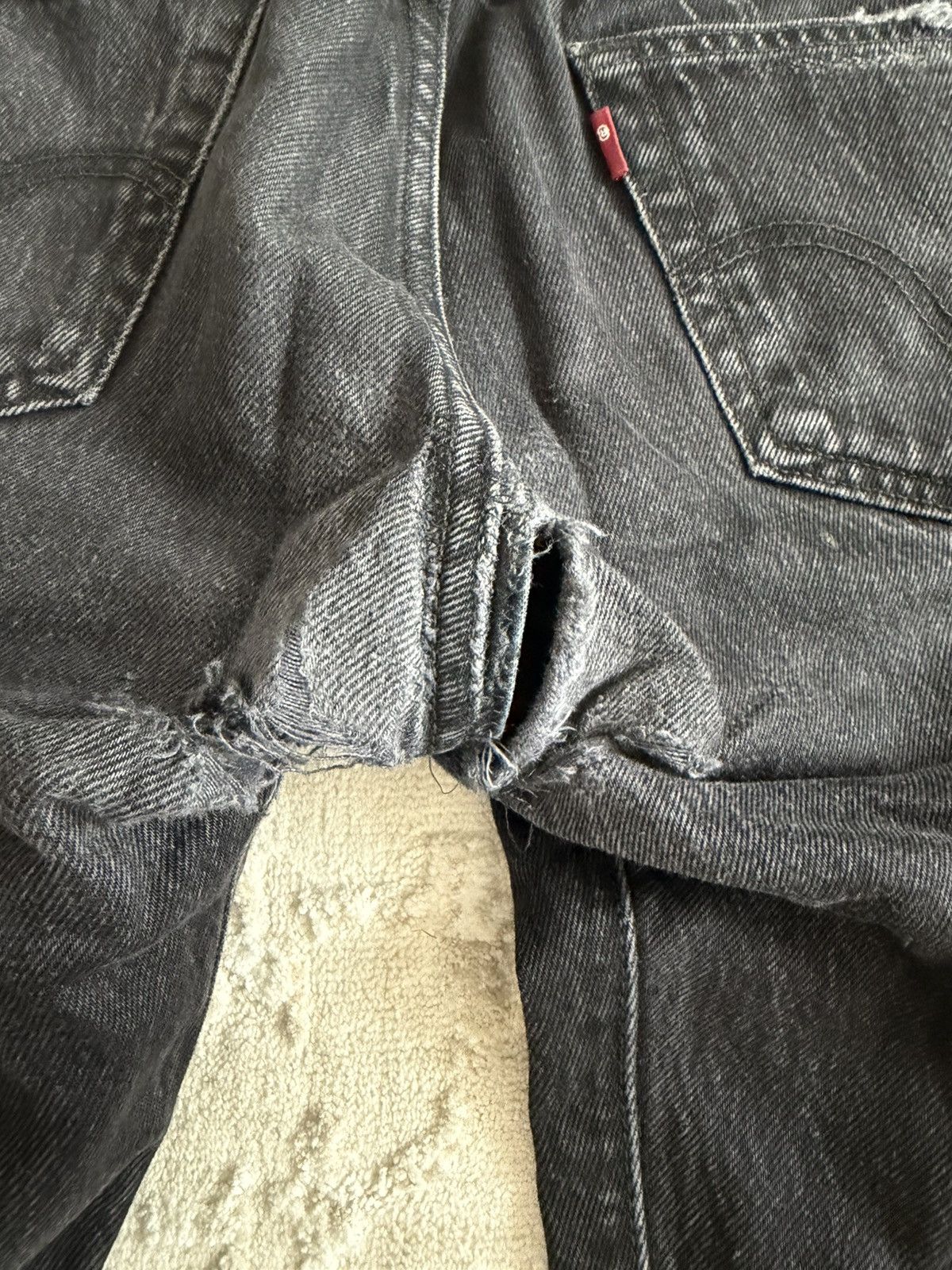 Levi's Vintage Clothing Thrashed Vintage Levis 501 Size US 31 - 4 Thumbnail