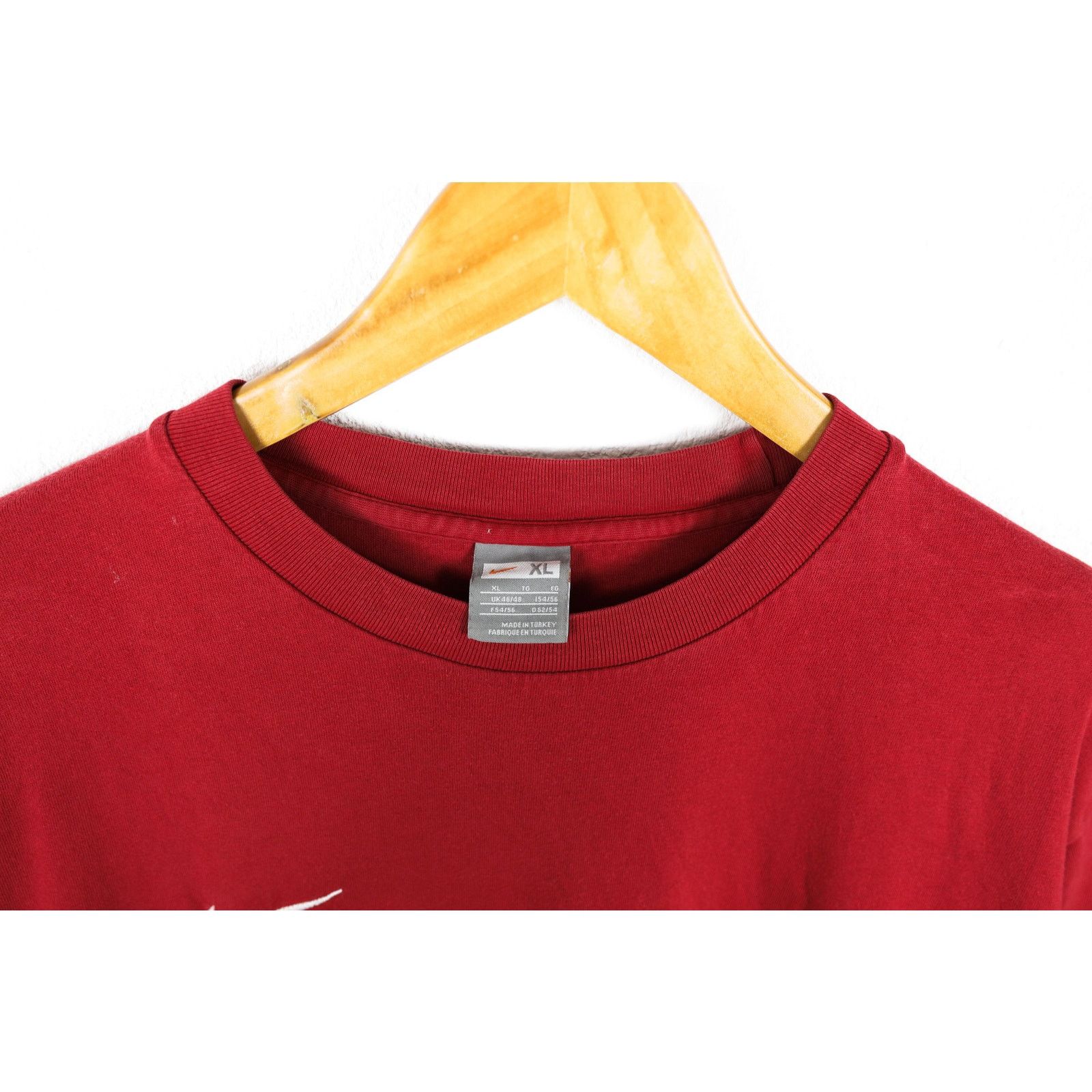 Nike Vintage Nike Swoosh Logo Red Tee T-shirt 90s Y2K Size US XL / EU 56 / 4 - 4 Thumbnail