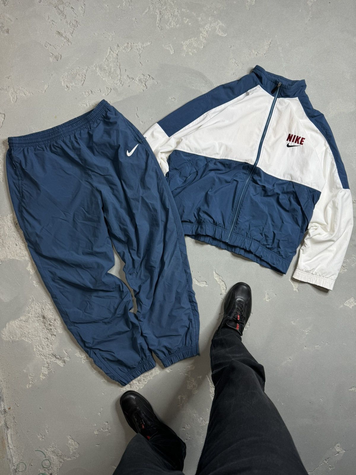 Nike sweatpant suit best sale