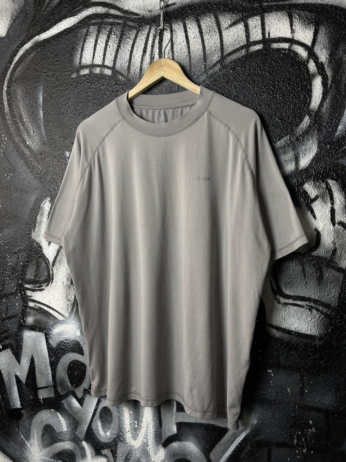 Represent Clo. Represent Clo. Basic Grey T-Shirt Men’s Size XXL Size US XXL / EU 58 / 5 - 1 Thumbnail