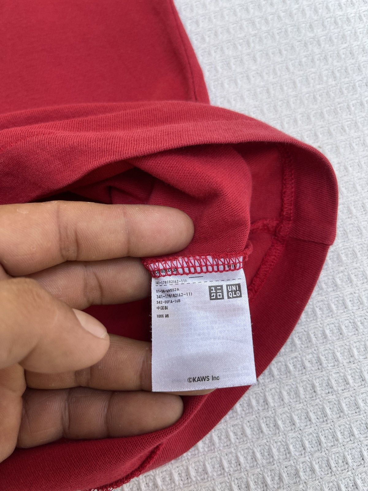 Kaws Last Drop🔥Rare🔥Kaws X Uniqlo T-Shirt Size US L / EU 52-54 / 3 - 6 Thumbnail