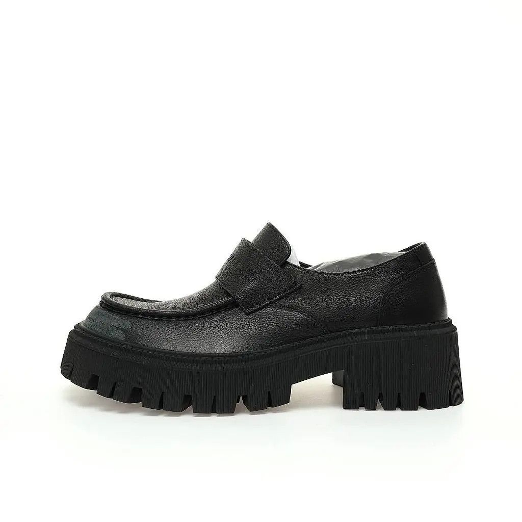 o1w1db10325 Tractor Loafers Worn-Out in Black