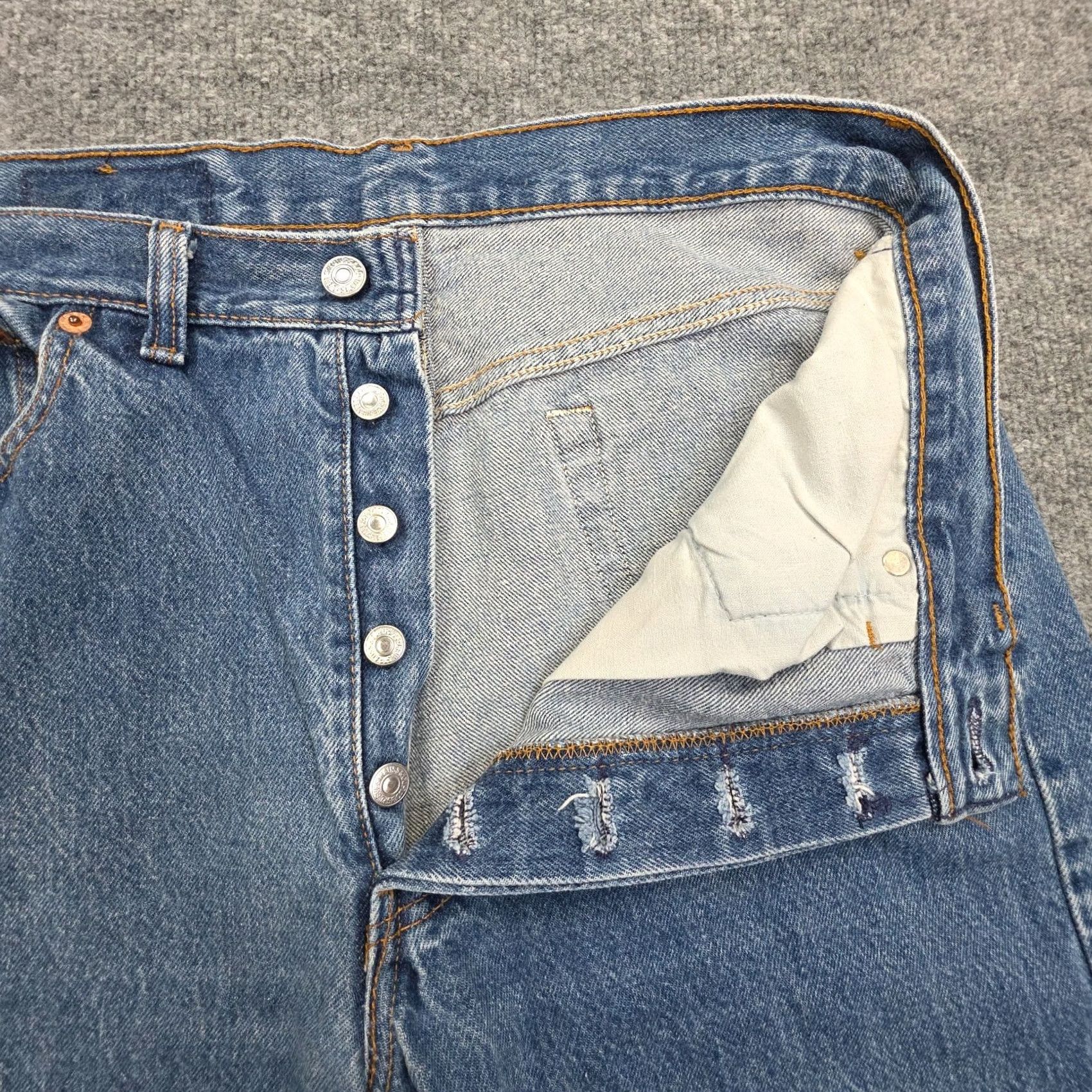 Levi's Vintage Levi'S 501 Jeans Mens 32x31 Blue Medium Wash Faded Size US 32 / EU 48 - 5 Thumbnail
