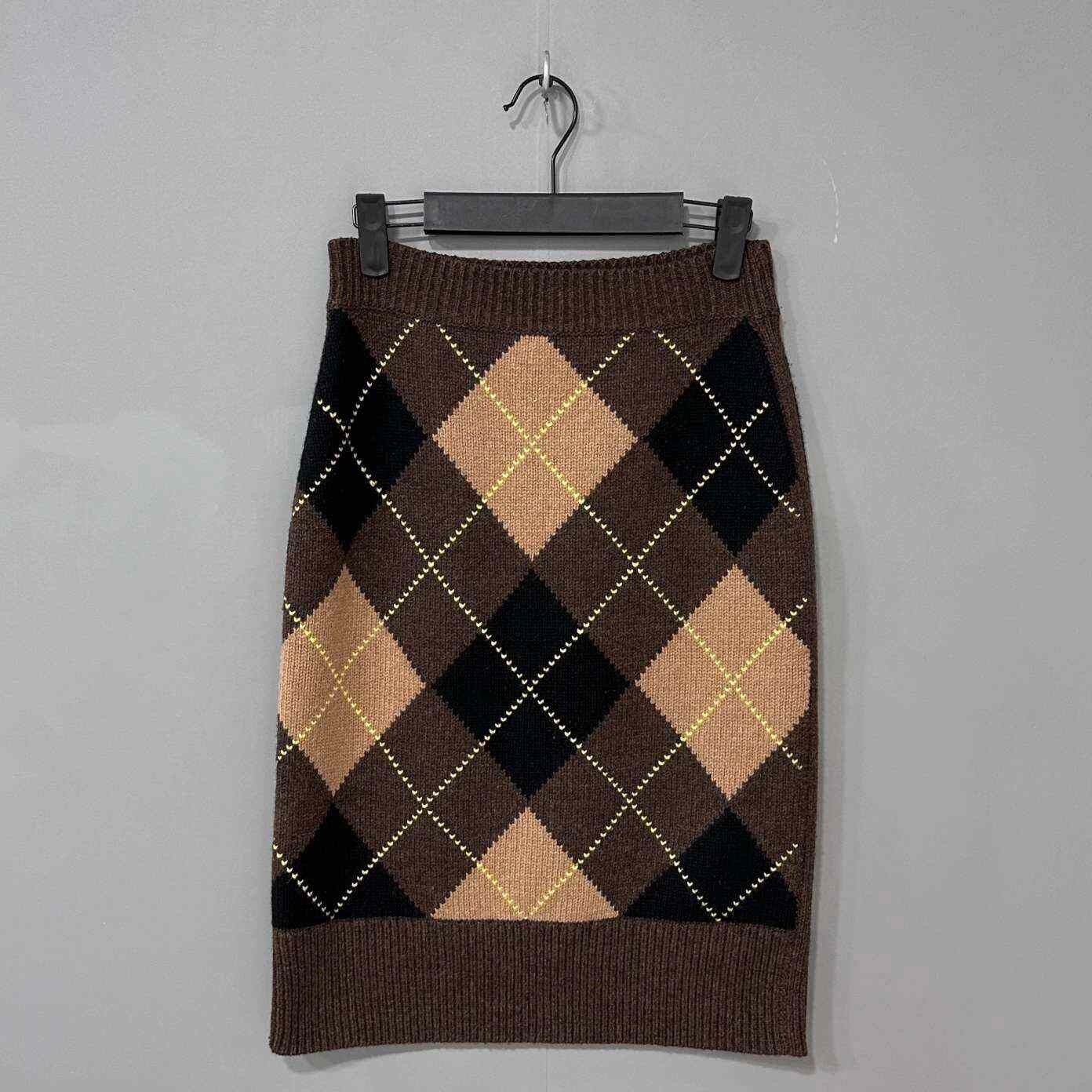 Burberry Burberry Knit Plaid Brown Skirt 24 Women Size 24" / US 00 / IT 34 - 1 Thumbnail