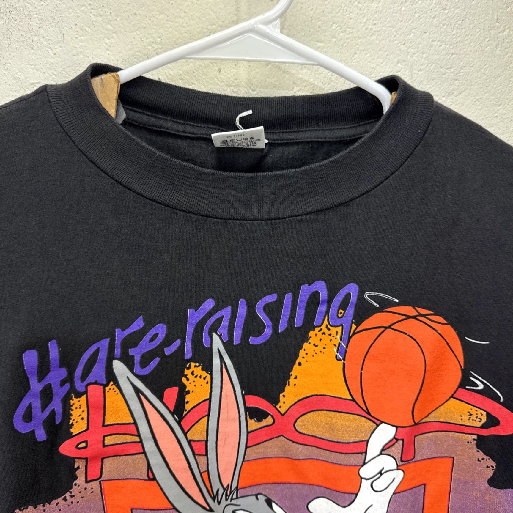 Vintage VINTAGE 1993 Phoenix Suns Looney Tunes T-shirt Bugs Bunny Taz NBA 90s Cartoon Men's XL Black Size US XL / EU 56 / 4 - 5 Thumbnail