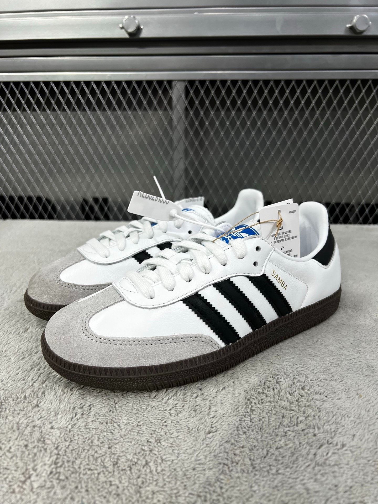 Adidas Adidas Retro Black Lowtop Sneakers 38 Men Size US 6 / EU 39 - 1 Thumbnail