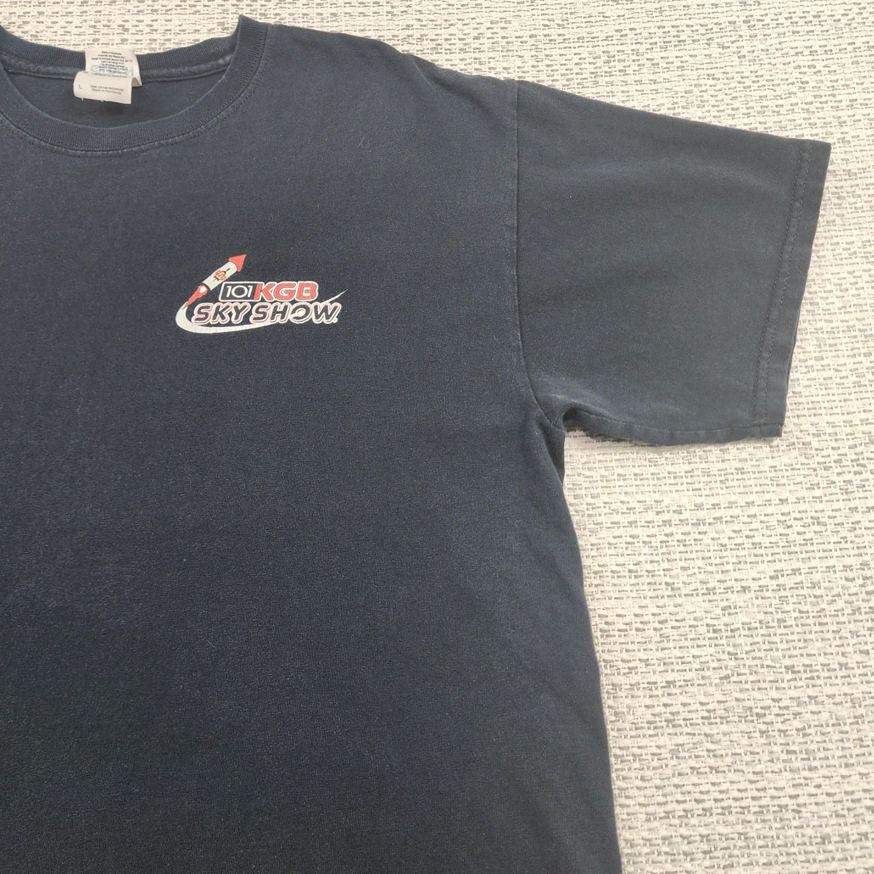 Gildan VINTAGE 101 KGB Sky Show Shirt Mens Large Black Gildan Heavy Cotton Crew Neck T-Shirt Graphic Print Logo Rocket Back Size US L / EU 52-54 / 3 - 4 Thumbnail