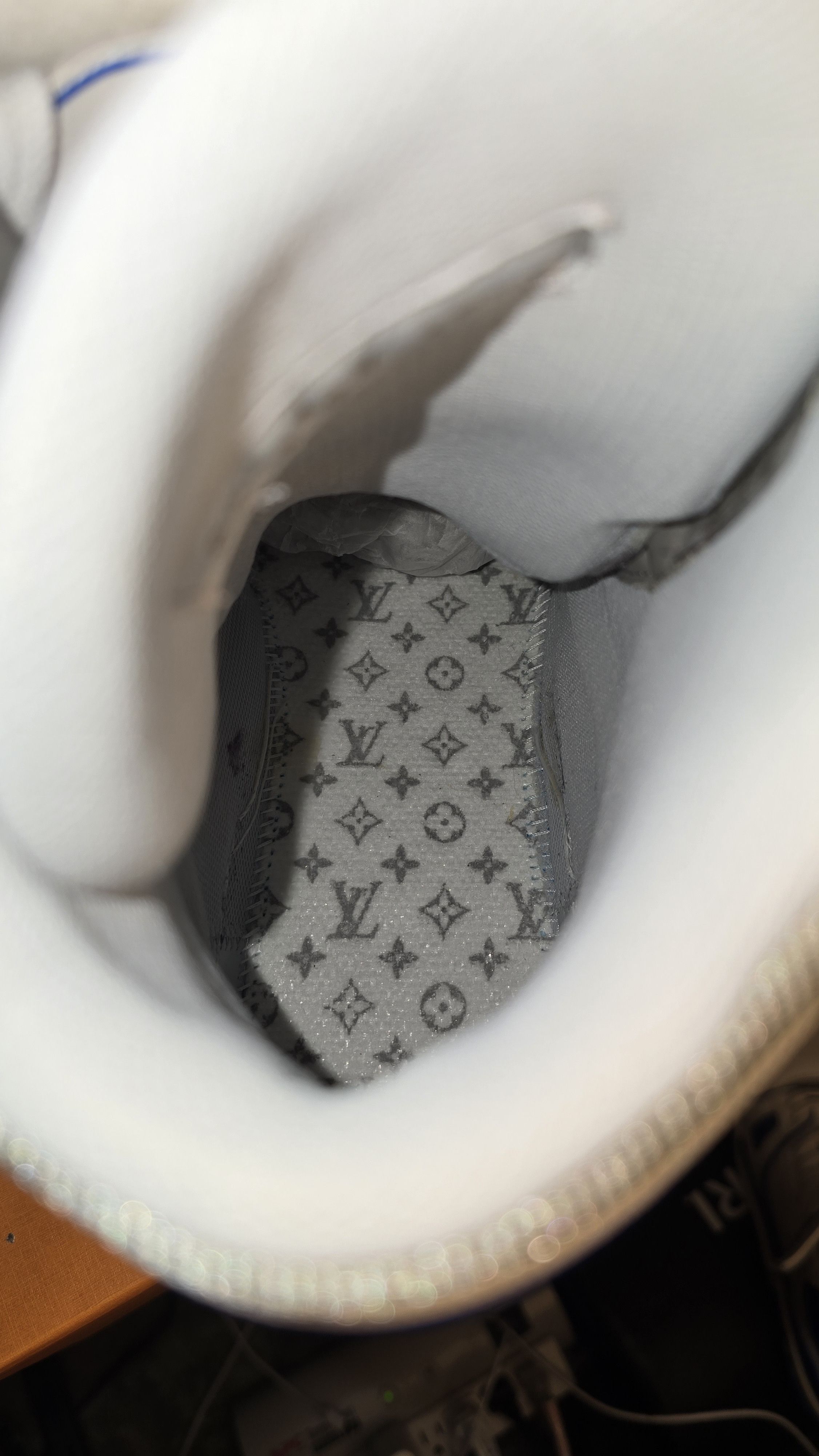 Louis Vuitton 100% Auth Louis Vuitton Trainer Hi-Top Blue/Wh - Size 10 LV Size US 11 / EU 44 - 12 Thumbnail