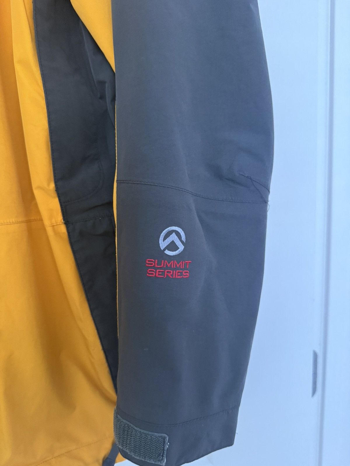 The North Face THE NORTH FACE SUMMIT SERIES GORTEX JACKET YELOW Size US L / EU 52-54 / 3 - 3 Thumbnail