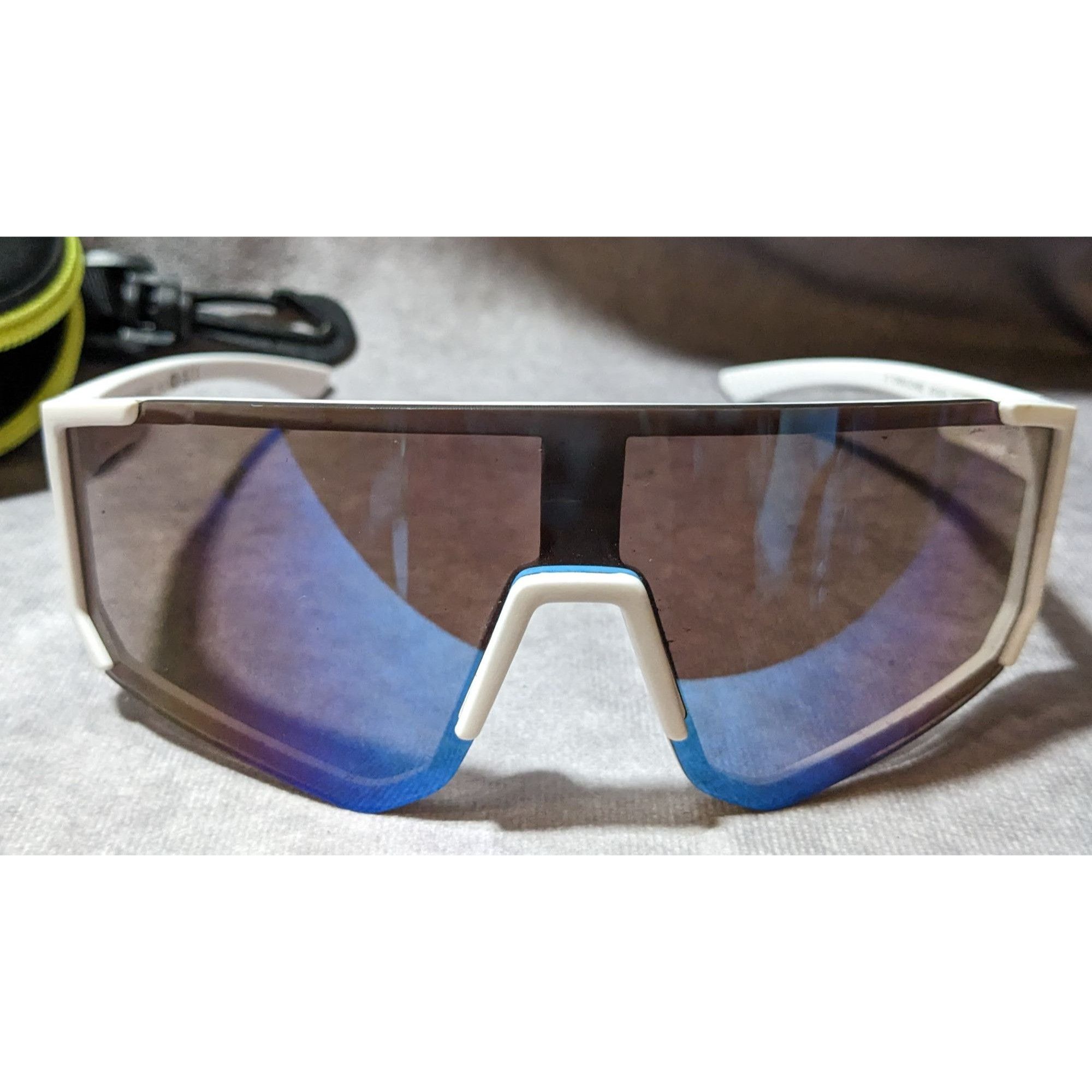 Foster Grant Foster Grant Sporty White Shield Glasses With Body Glove Cas Size ONE SIZE - 1 Thumbnail
