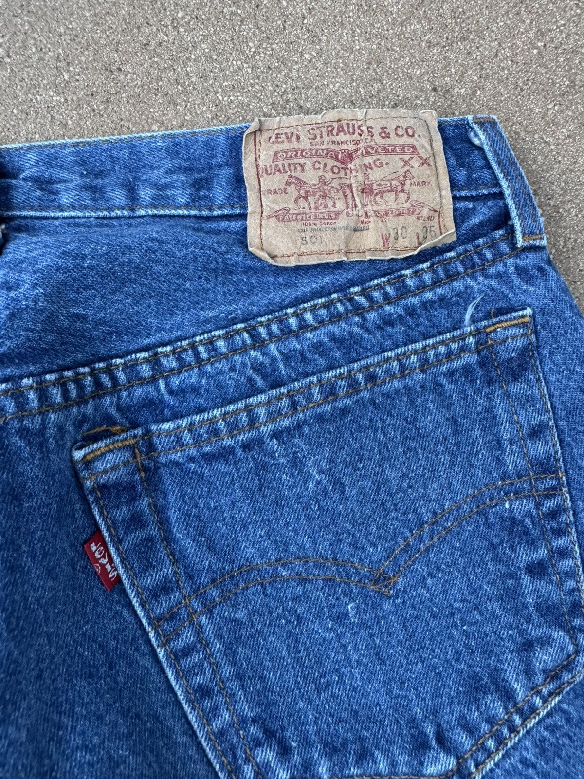 Levi's Vintage 80’s Levi’s 501xx Buttonfly Faded Denim Jeans 30x31 Size US 30 / EU 46 - 8 Thumbnail