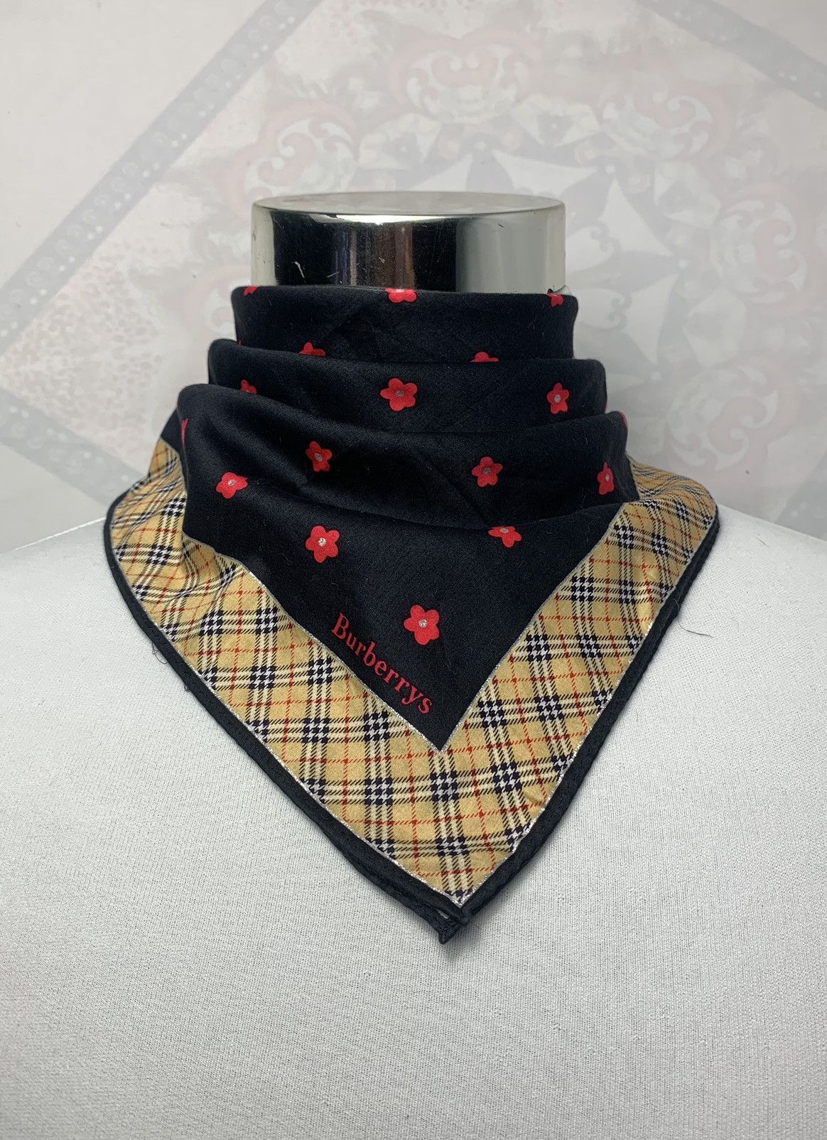 Burberry Burberry Handkerchief / Neckerchief / Bandana Size ONE SIZE - 1 Thumbnail