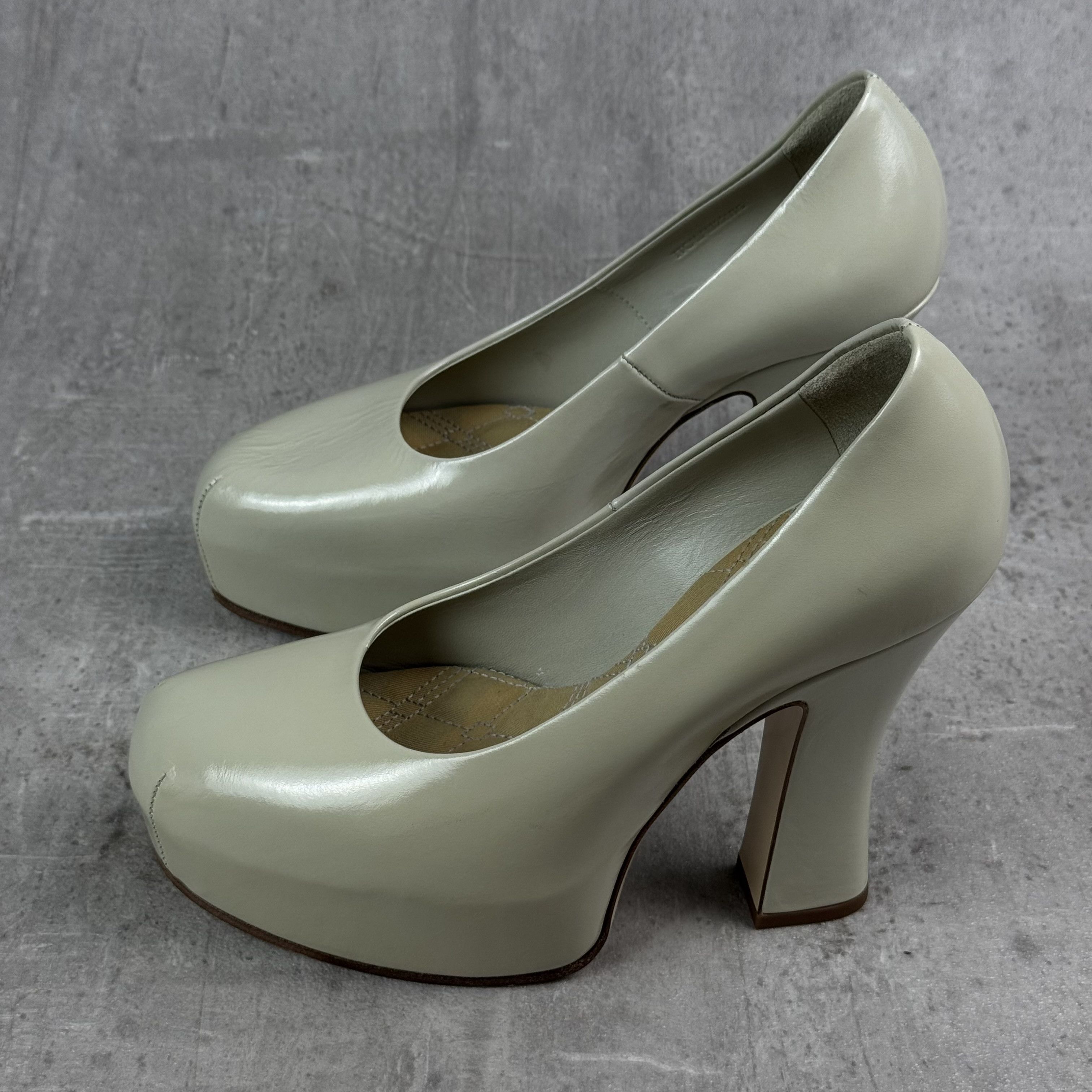 Burberry BURBERRY Off-White Leather Arch Pumps Pebble Size US 6 / IT 36 - 7 Thumbnail