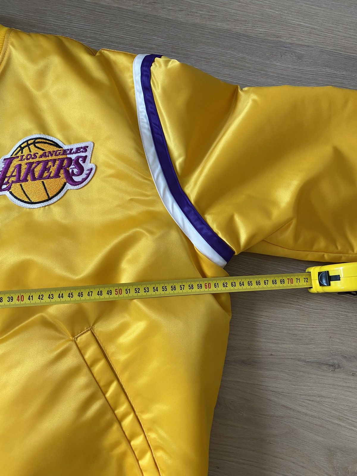 Starter Vintage Starter Lakers Varsity jacket with autographs! Size US XL / EU 56 / 4 - 9 Thumbnail
