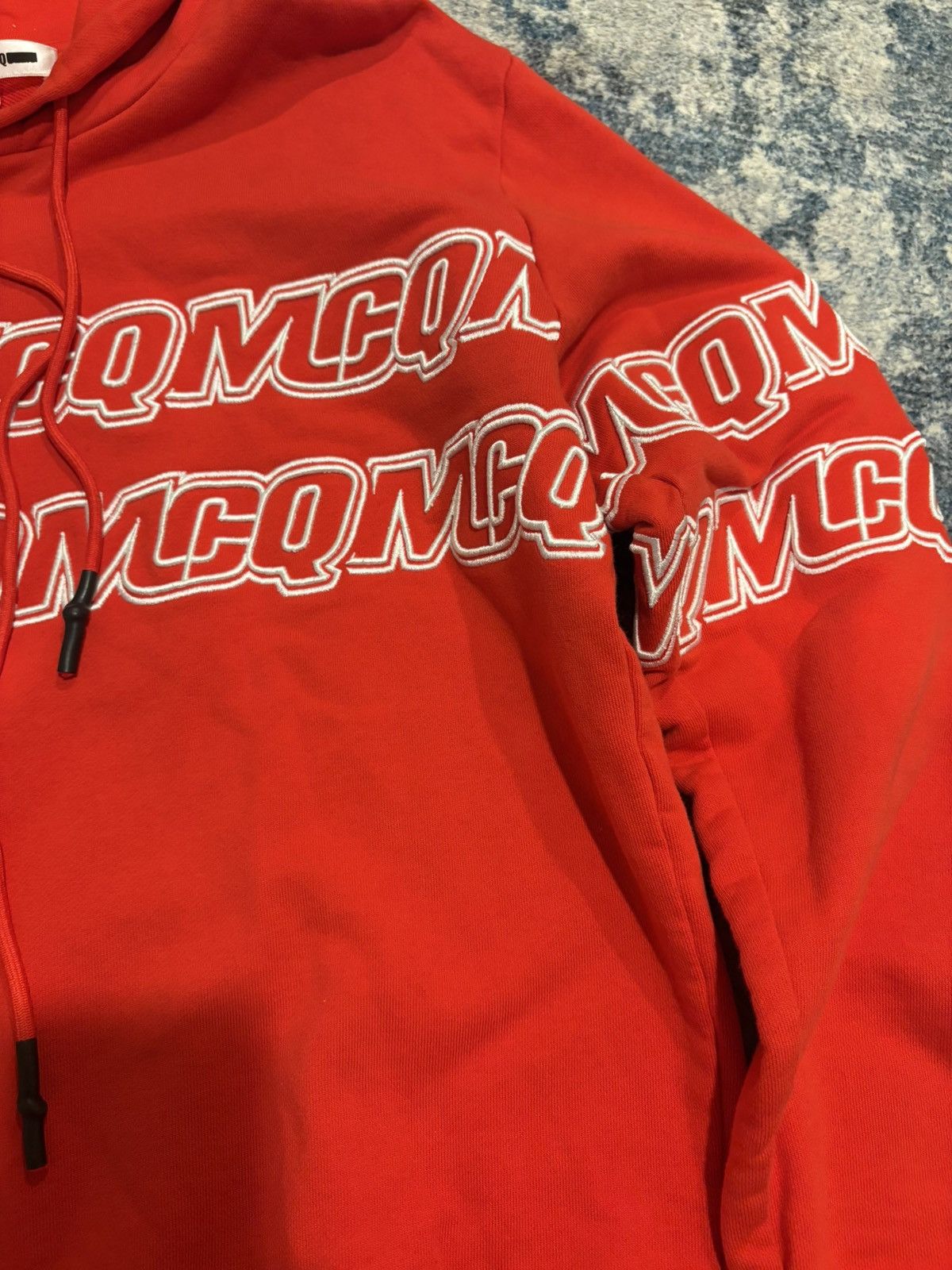 Alexander McQueen Alexander Mcqueen Red Pullover Hoodie With White Logo Size US S / EU 44-46 / 1 - 3 Thumbnail