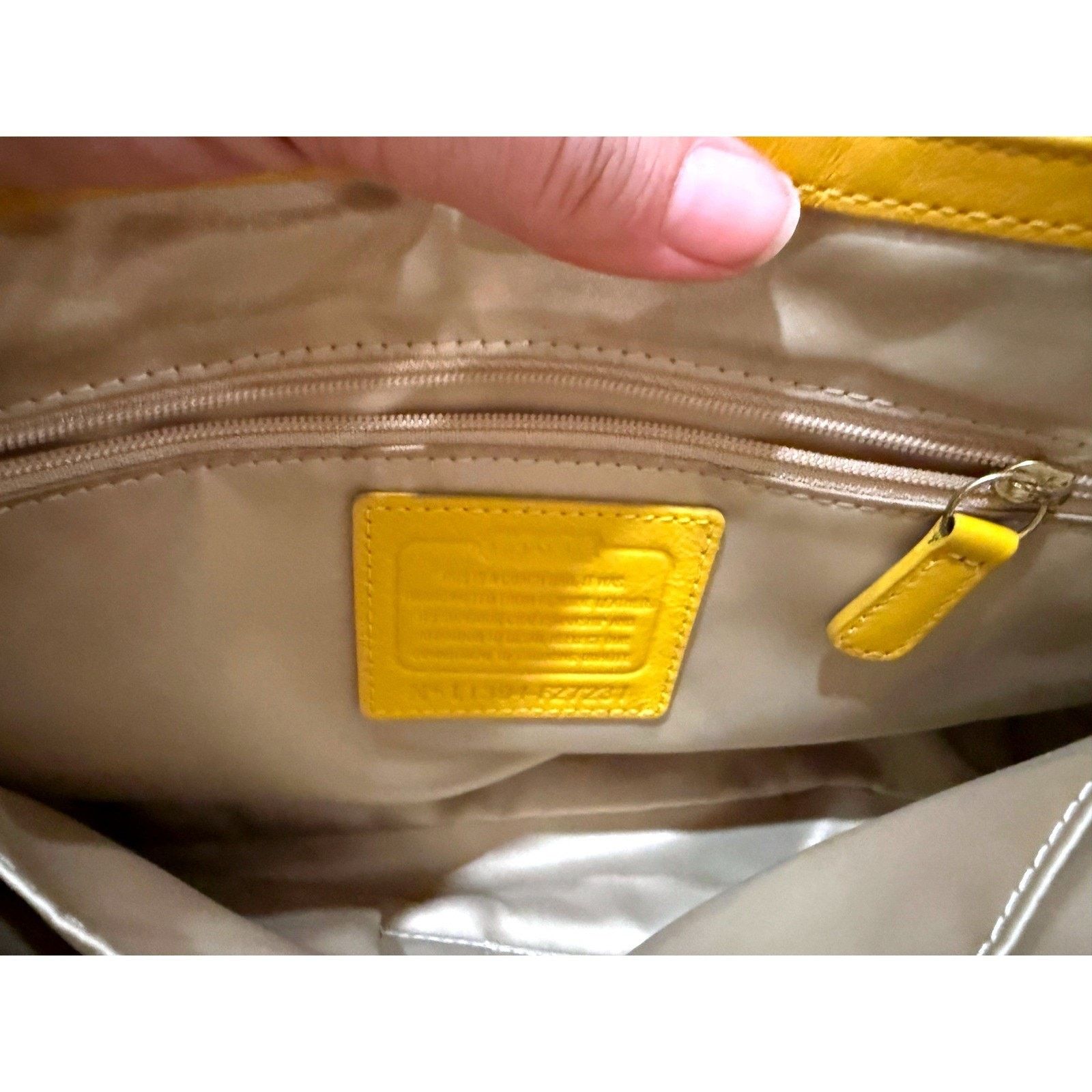 Coach Coach Campbell Satchel Yellow Leather Crossbody Buckle Y2K Size ONE SIZE - 11 Thumbnail