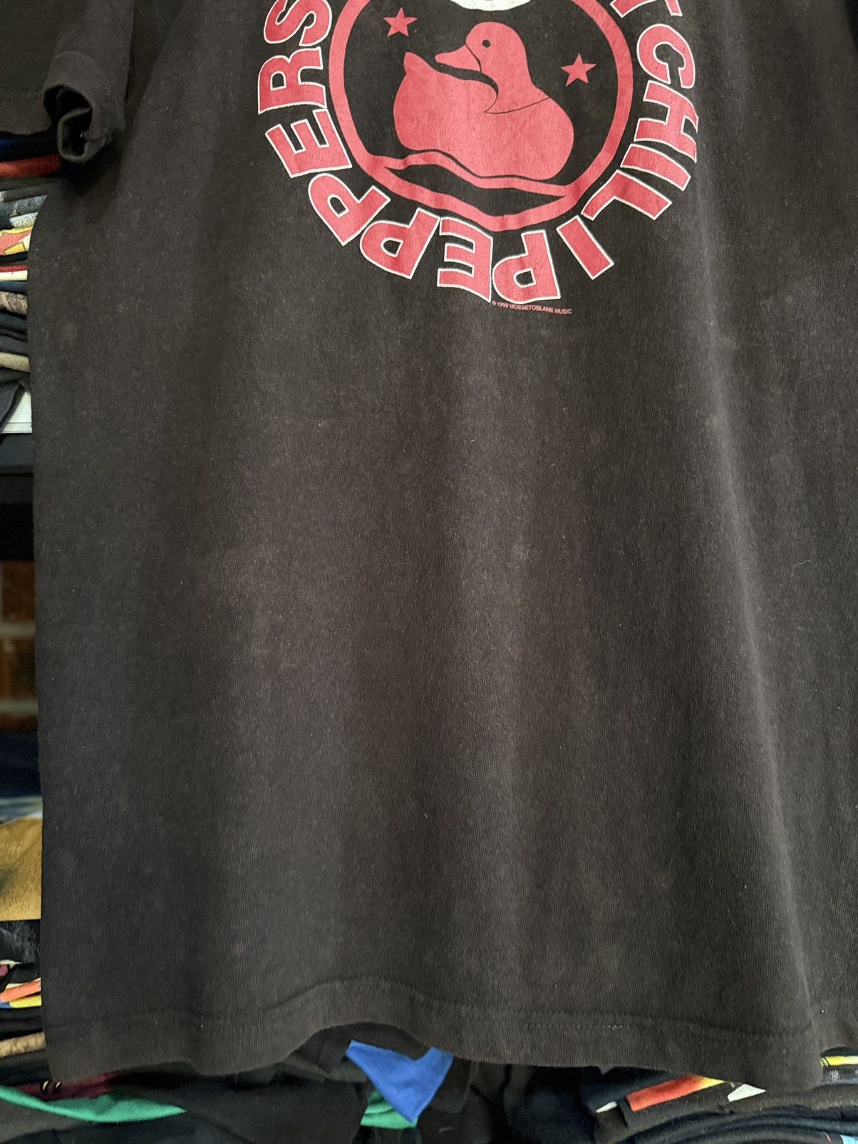 Band Tees Thrashed Vintage 90s Red Hot Chilli Peppers Sun Faded Tee Size US L / EU 52-54 / 3 - 14 Thumbnail