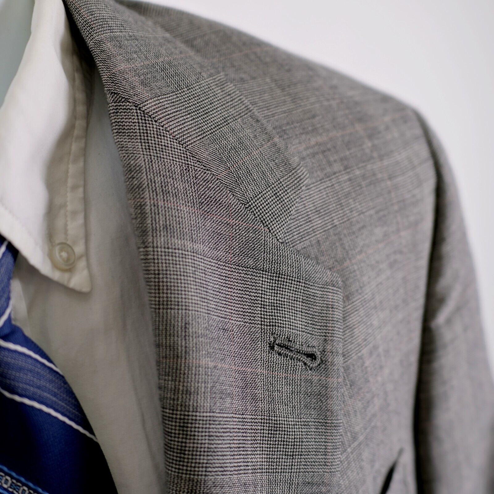 Hart Schaffner Marx Hart Schaffner Marx Wool Gray Glen Plaid W/ Red Windowpane 2 Size 42L - 2 Thumbnail