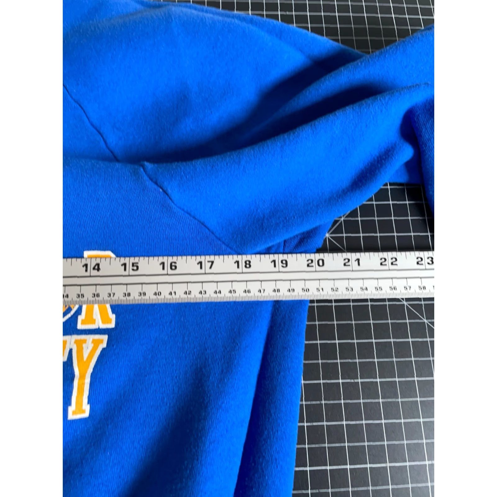 Fruit Of The Loom VINTAGE Lake Superior State University Sweatshirt Mens Adult Medium Blue 90s Graphic Print Pullover Crew Neck Cotton Polyester Fleece Size US M / EU 48-50 / 2 - 5 Thumbnail