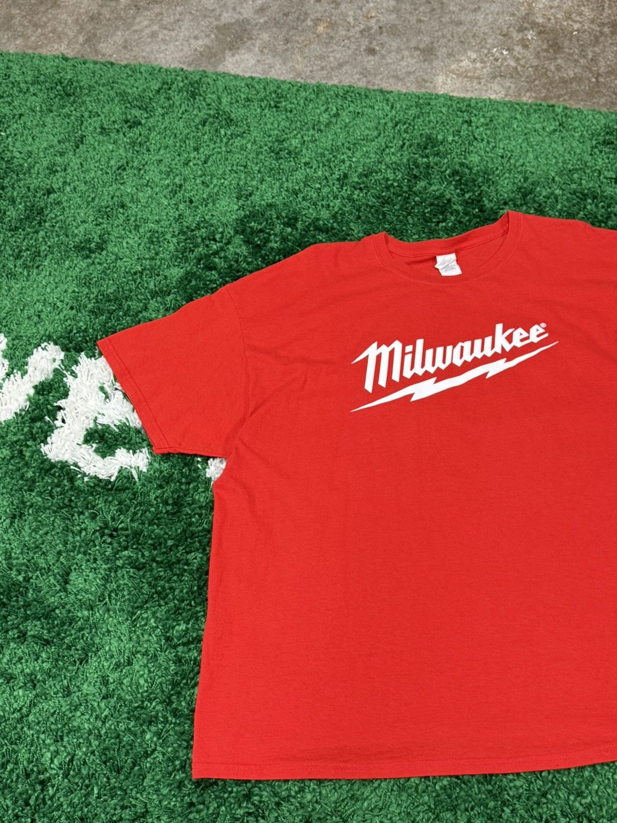 Vintage Milwaukee Tools Red Logo Workwear Tee 2XL XXL Size US XXL / EU 58 / 5 - 2 Thumbnail