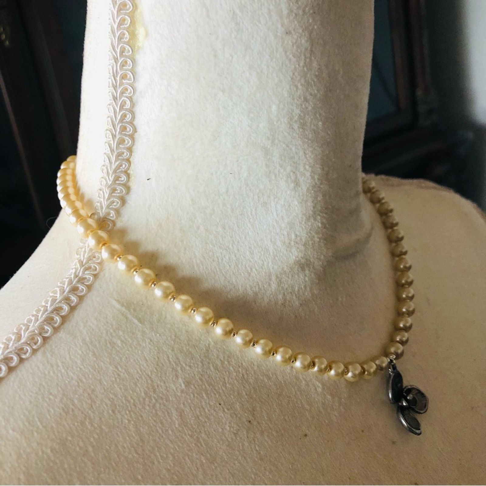 Handmade Handcrafted repurpose silver floral Pearl necklace Size ONE SIZE - 3 Thumbnail