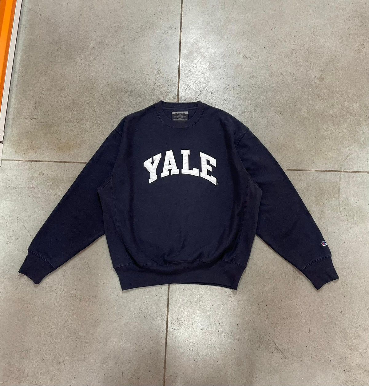 Champion 90’s Reverse Weave Vintage Champion YALE Sweatshirt Size US L / EU 52-54 / 3 - 1 Thumbnail