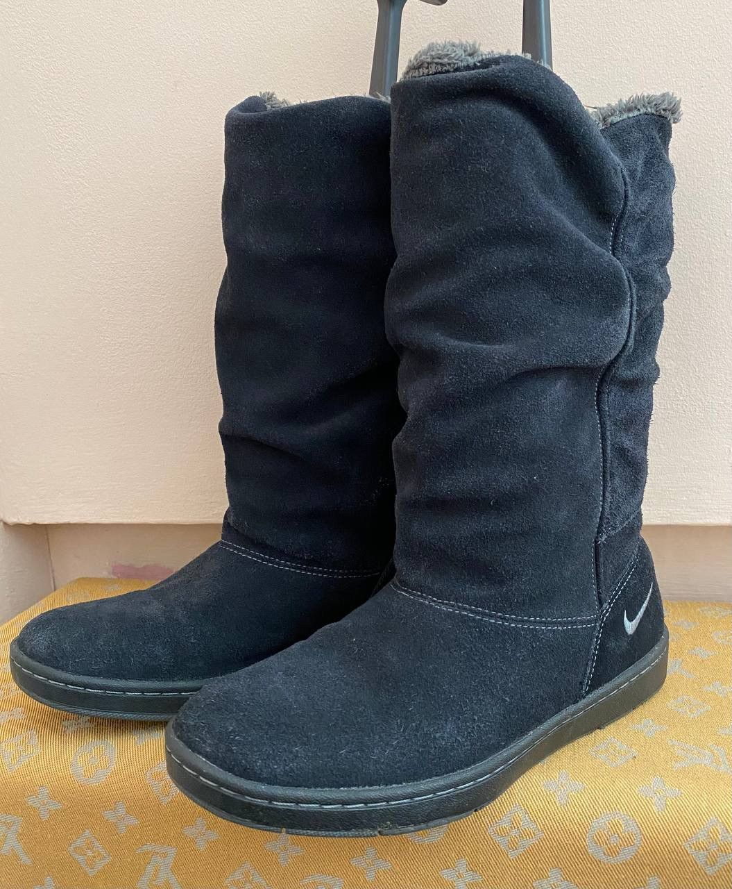 Nike 💎 Nike Sneaker Hoodie Winter Boots Womens Size 7 EUR 38 Size US 8 / IT 38 - 1 Thumbnail