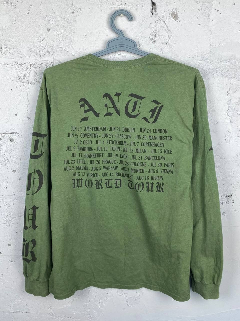Band Tees Rihanna anti tour European Promo Tee tShirt 2016 Size US L / EU 52-54 / 3 - 8 Thumbnail