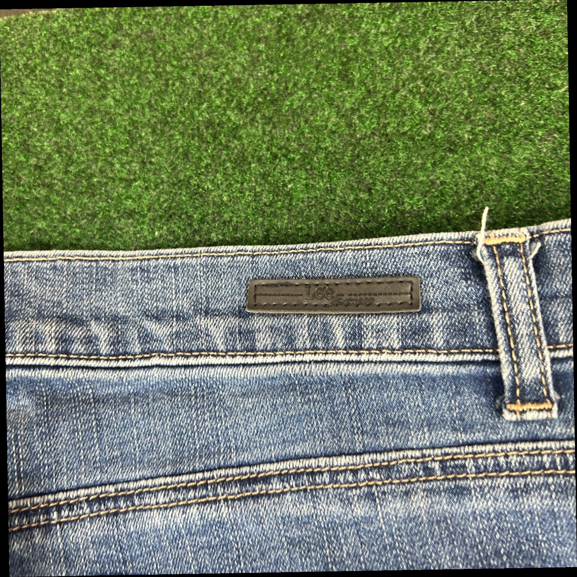Lee Lee Jeans Womens 12 Petite Blue Denim Classic Fit Straight at the Waist 33x28 Size 34" / US 12 / IT 48 - 3 Thumbnail