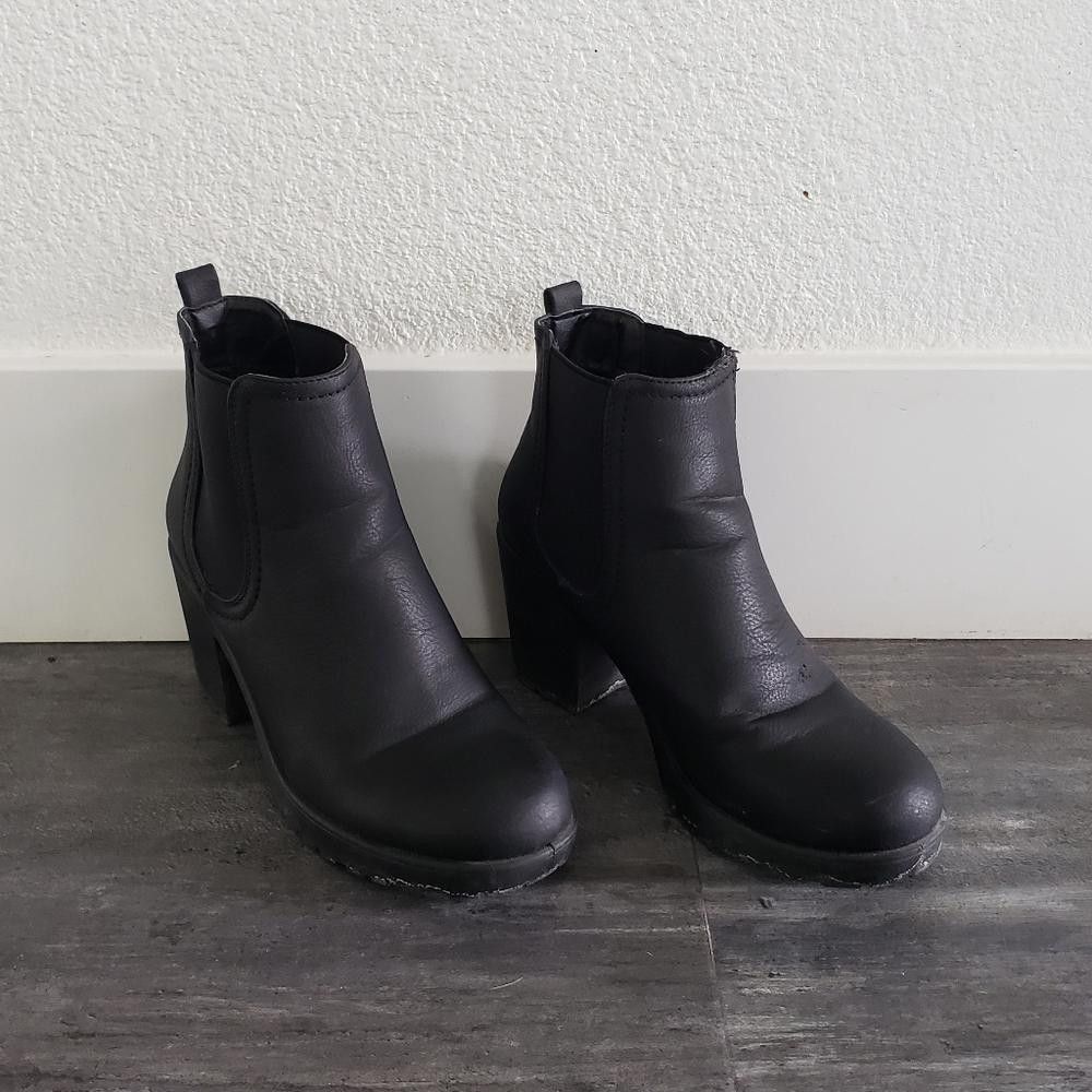 Designer Black Matte Leather Krush Bootie Size US 7 / IT 37 - 2 Thumbnail