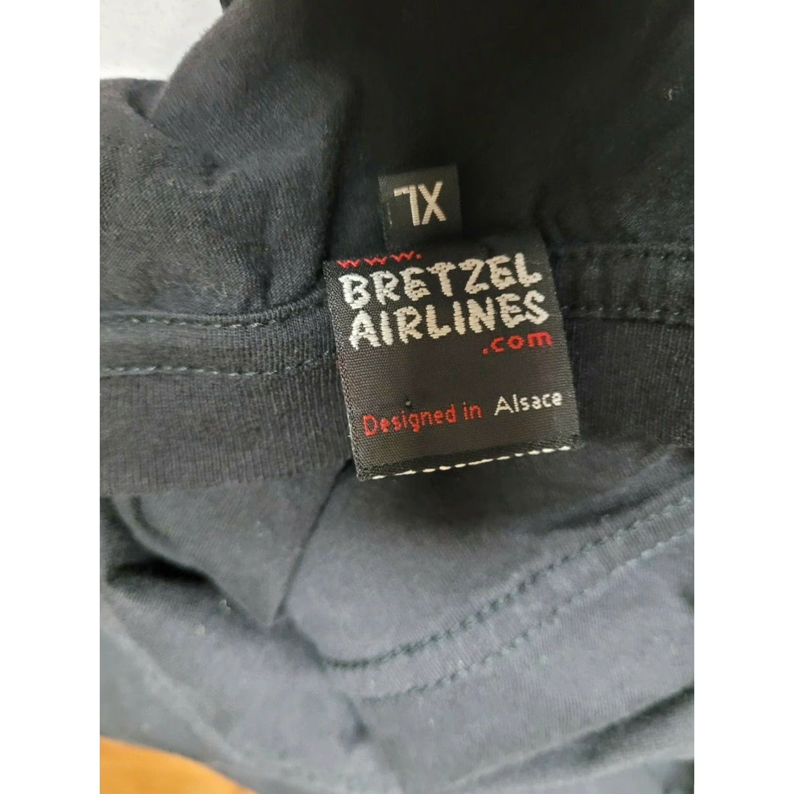 J Brand VINTAGE Bretzel Airlines Logo T Shirt XL Black Men Short Sleeve Cotton Round Neck Graphic Tee France Alsace 90s Mens Size US XL / EU 56 / 4 - 5 Thumbnail