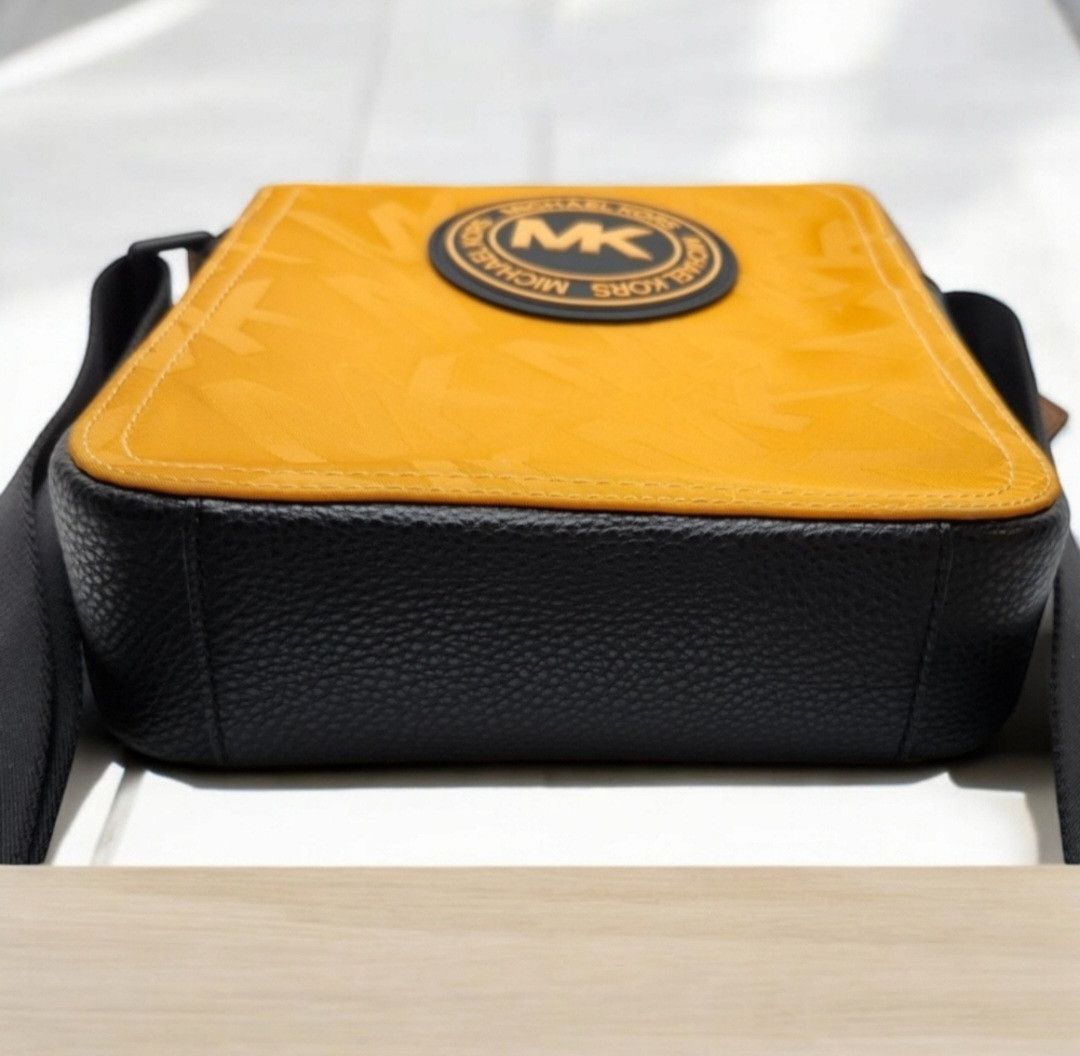 Michael Kors Michael Kors Crossbody/Messenger/Travel/Flight Bag Size ONE SIZE - 8 Thumbnail