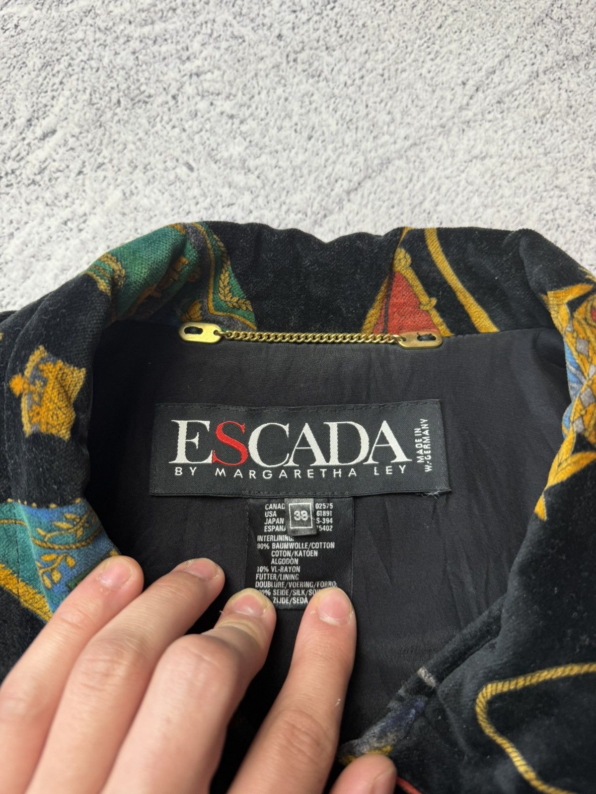 Escada Escada by Margaretha Ley 1980's Multi Printed Velvet Jacket Size XS / US 0-2 / IT 36-38 - 8 Thumbnail