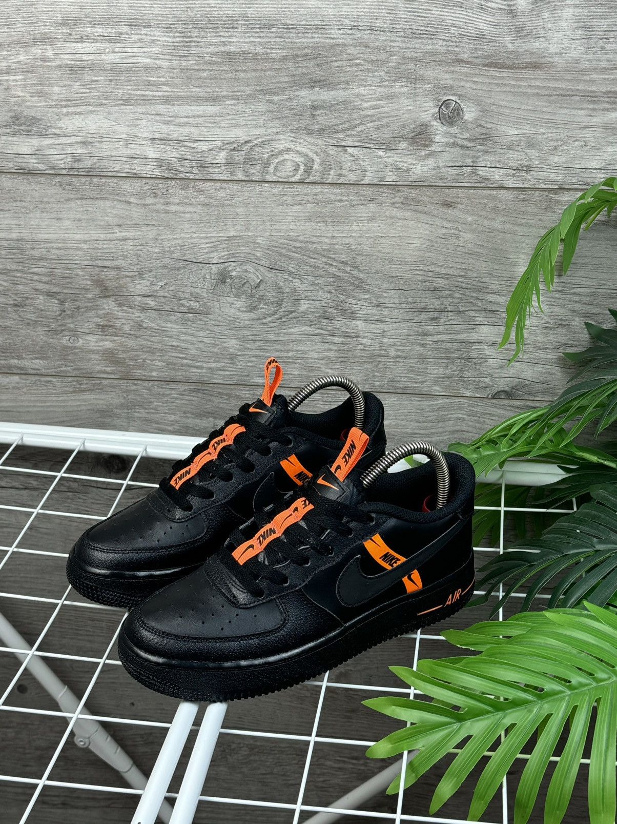 Nike NIKE AIR FORCE 1 LOW LV8 WORLDWIDE BLACK ORANGE СТ4683-001 Size US 8 / IT 38 - 11 Thumbnail