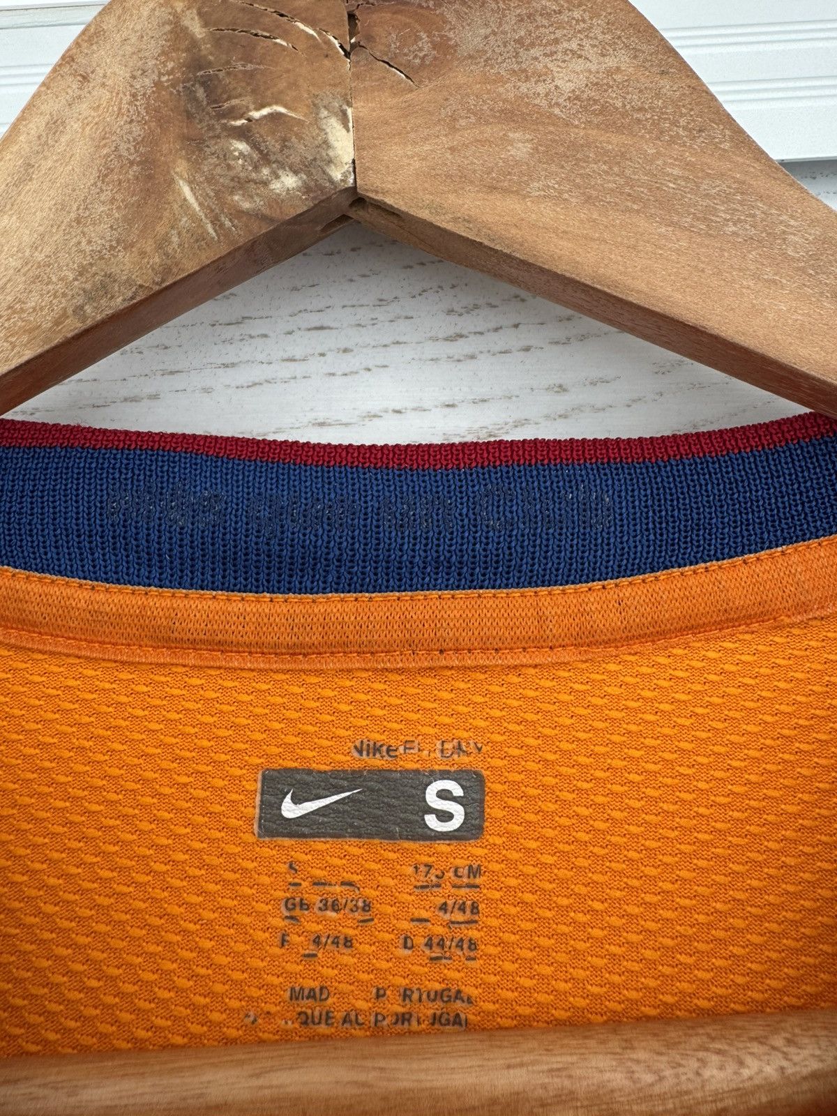 Nike Vintage Barcelona 2006-2007 Away Soccer Jersey Football Kit Size US S / EU 44-46 / 1 - 18 Thumbnail