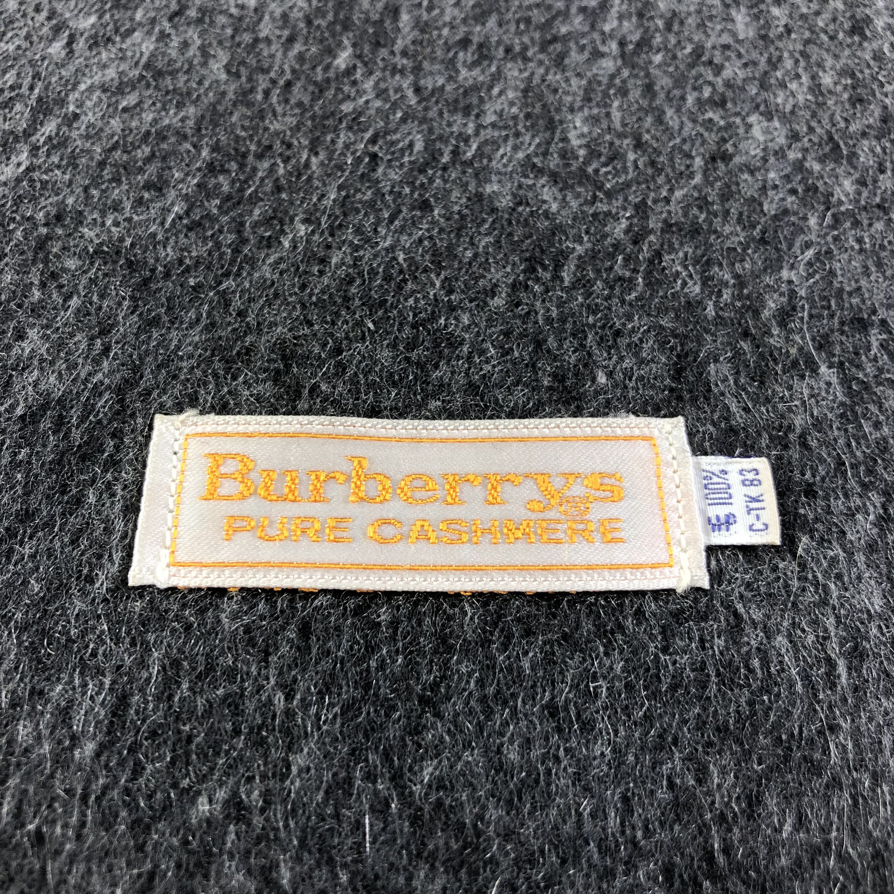 Burberry Burberrys Plain Cashmere Scarf Muffler V1765 Size ONE SIZE - 5 Thumbnail