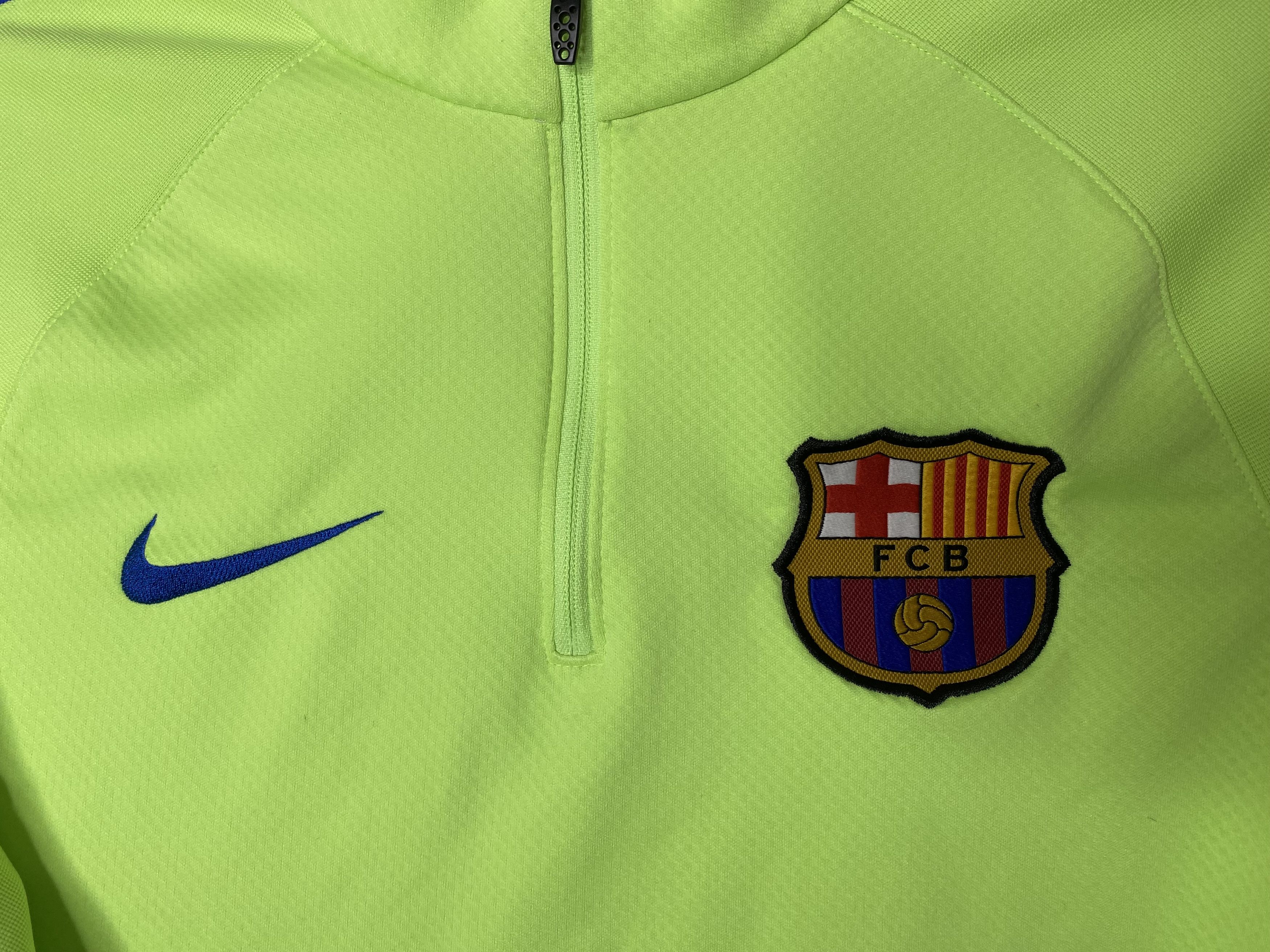 Nike BARCELONA 2017 TRAINING SWEATER FOOTBALL SHIRT SOCCER JERSEY Size US M / EU 48-50 / 2 - 4 Thumbnail