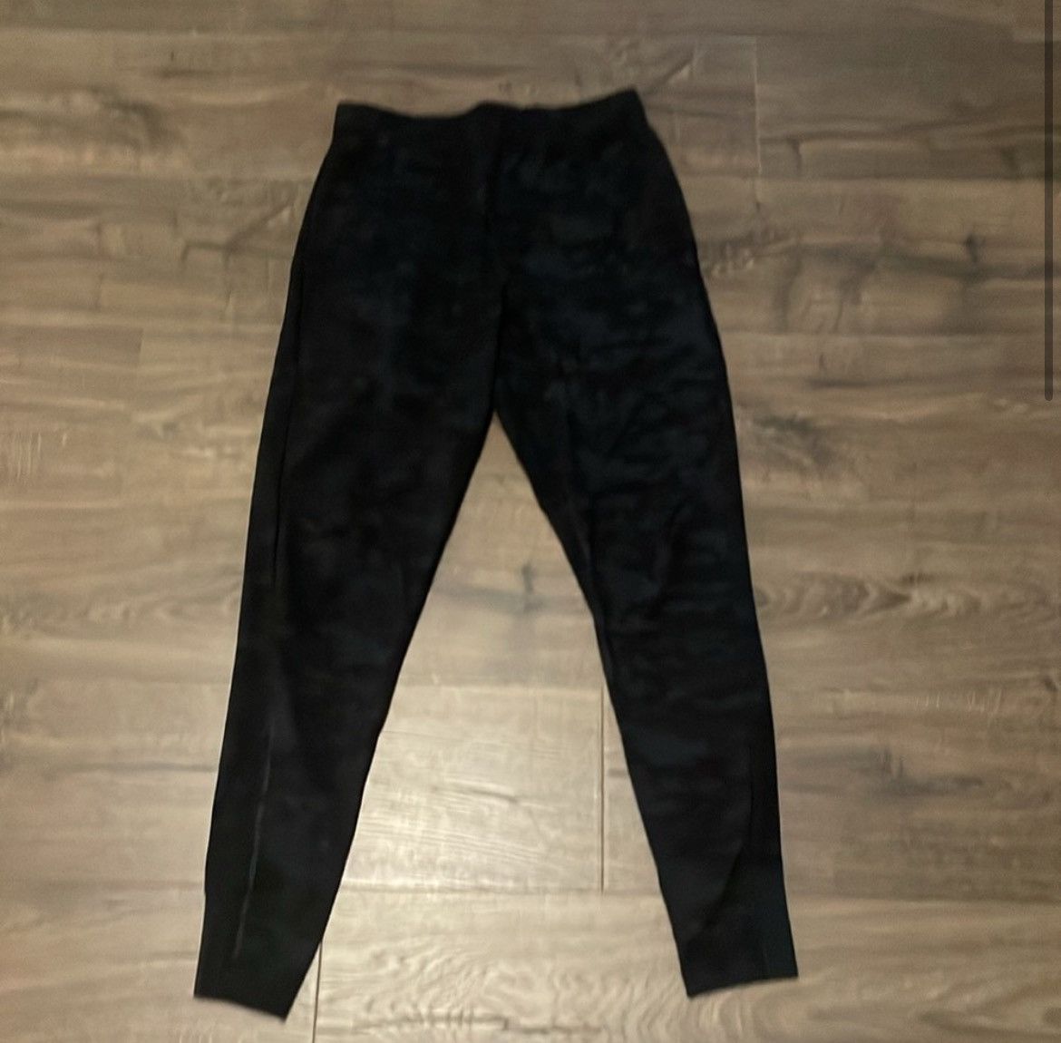 Alphalete Athletics Men’s Alphalete Black Camo Print Joggers, Size Small Size US 29 - 2 Thumbnail