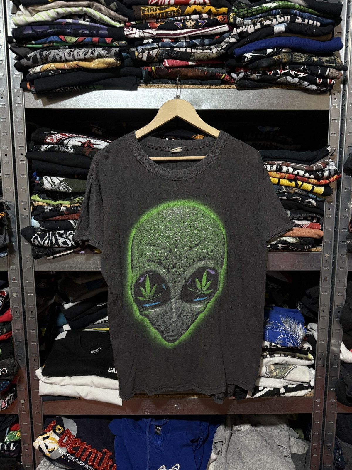 Vintage Vintage 1990’s Alien Marijuana Eyes Drug T-Shirt Y2K Hype Size US XL / EU 56 / 4 - 1 Thumbnail