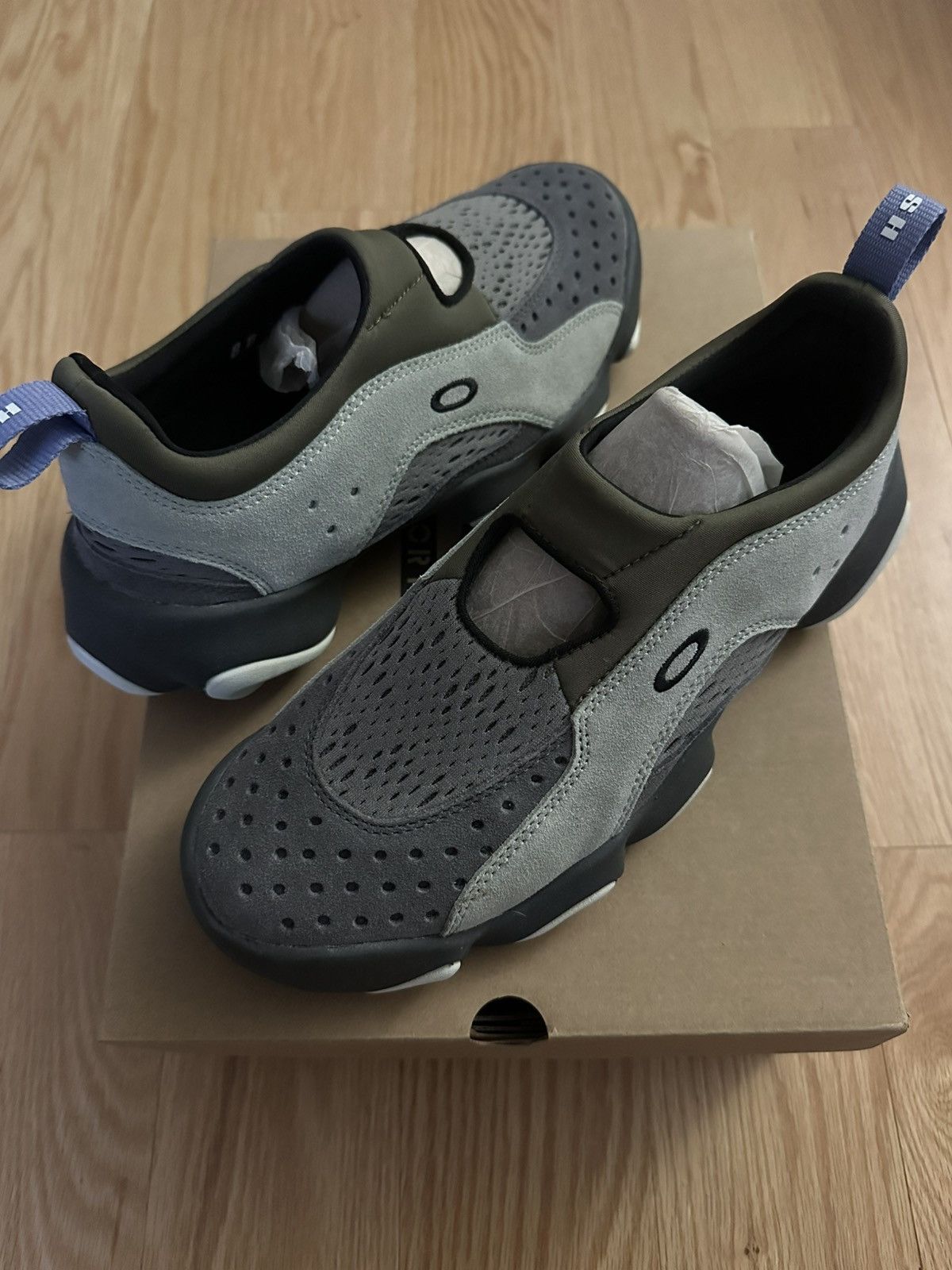 Brain Dead × Oakley Oakley X Factory Team Flesh Sand/Blue Size US 8 / EU 41 - 1 Thumbnail