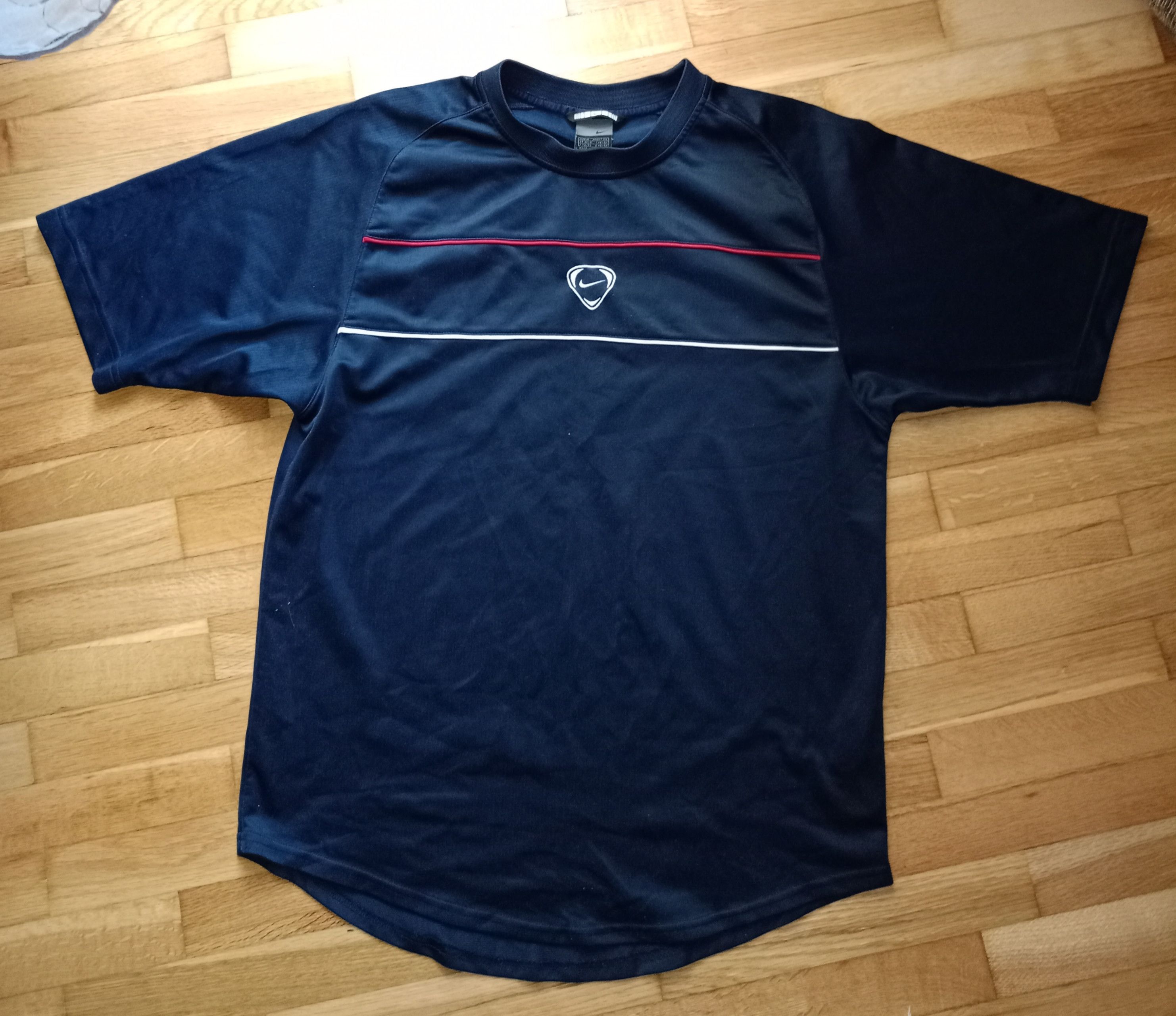 Nike Retro Nike Y2K Crewneck Tee - Vintage Streetwear Essential Size US M / EU 48-50 / 2 - 1 Thumbnail