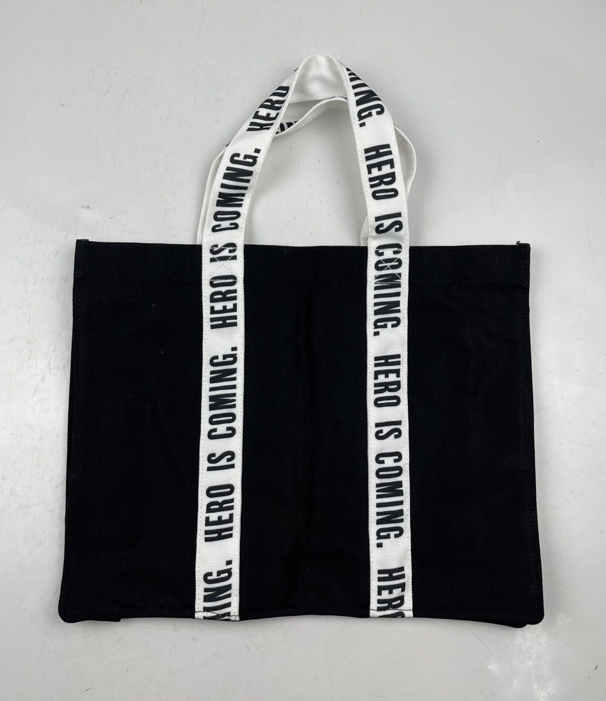 Japanese Brand rare design hero is coming tote bag tc35 Size ONE SIZE - 3 Thumbnail