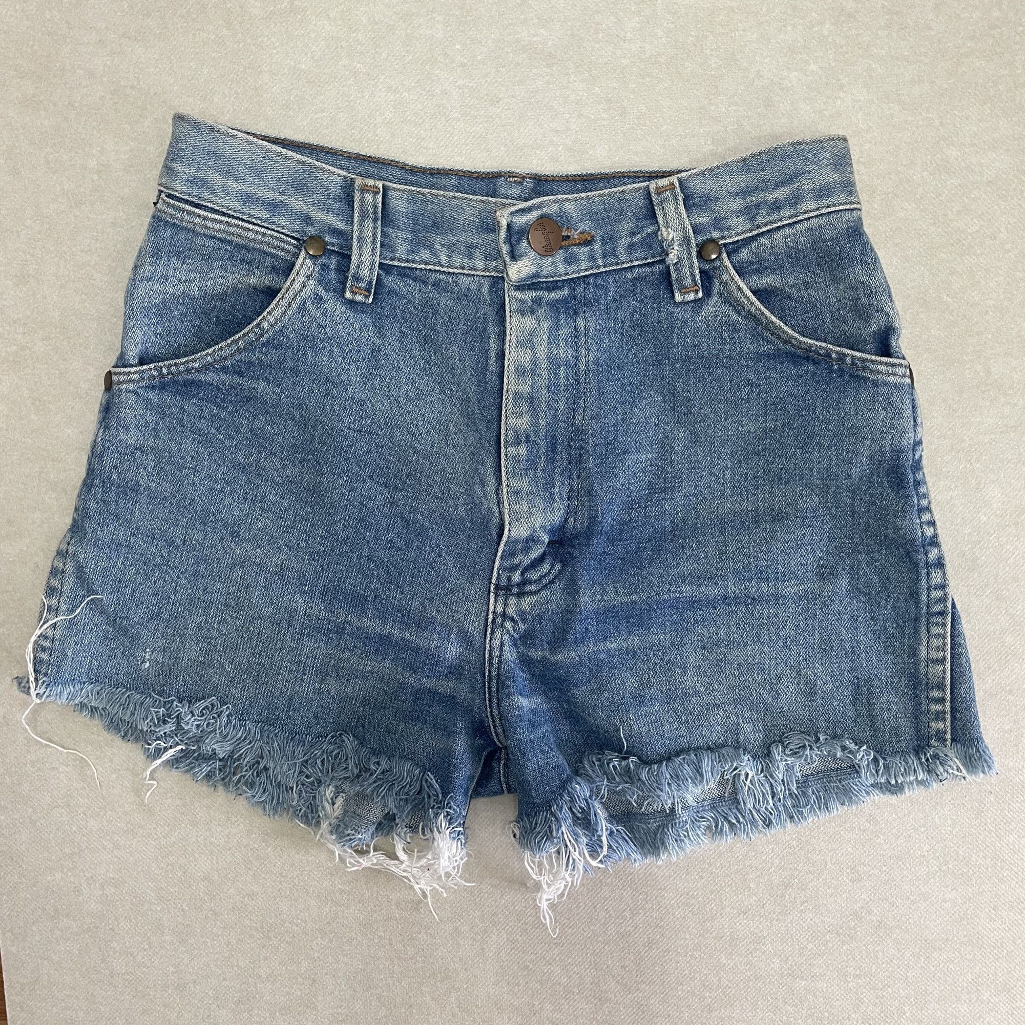 Wrangler Vintage Wrangler Raw Hem High Waist Denim Shorts Blue Wash Size 32" / US 10 / IT 46 - 2 Thumbnail